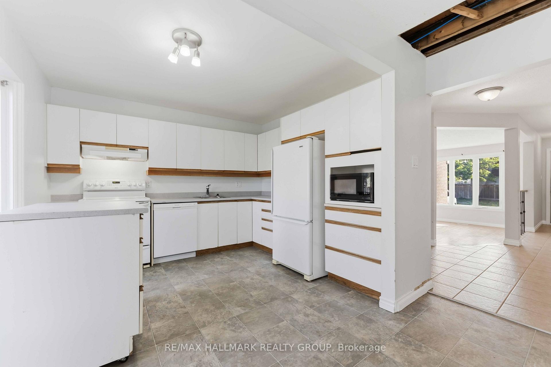 Photo 9 of Unit B, 1506 Beaverpond Drive, Ottawa, Pineview — HOMEH