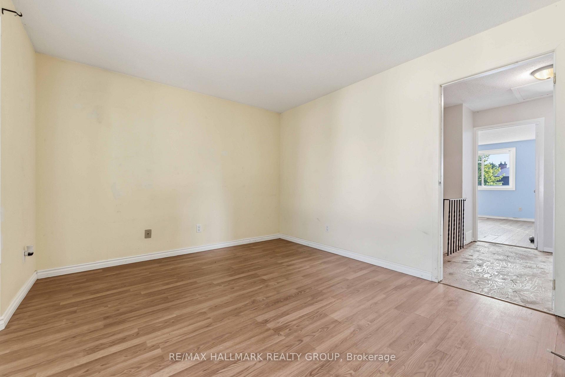 Photo 14 of Unit B, 1506 Beaverpond Drive, Ottawa, Pineview — HOMEH