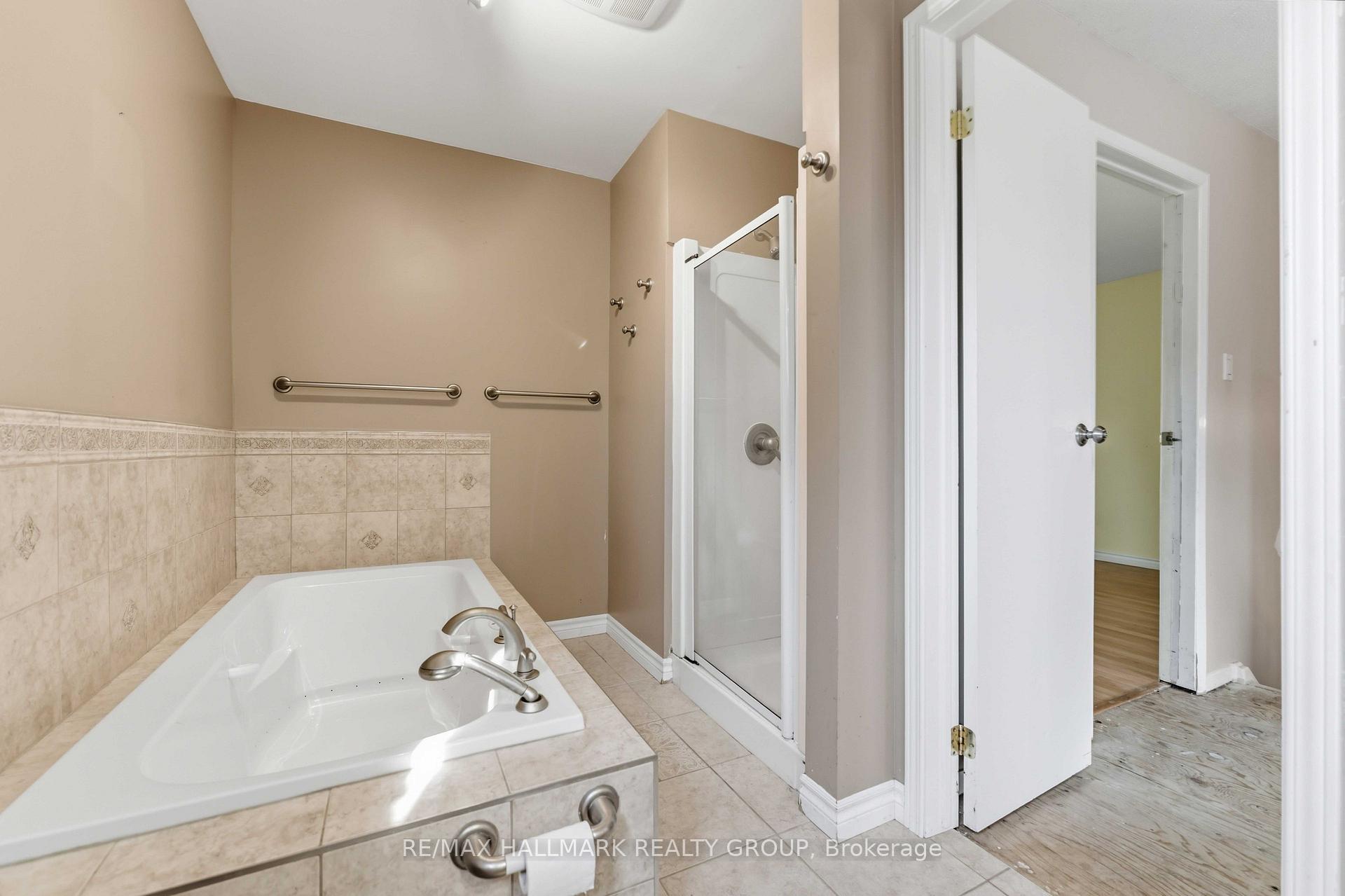 Photo 19 of Unit B, 1506 Beaverpond Drive, Ottawa, Pineview — HOMEH
