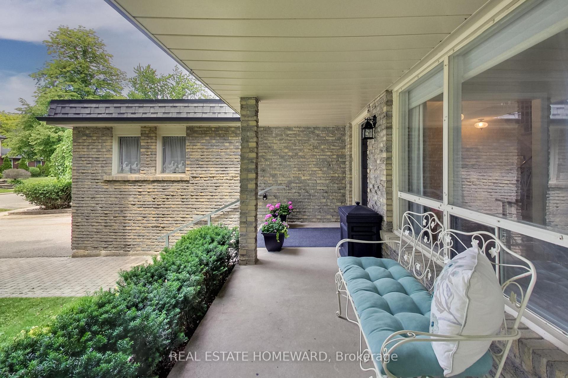 Photo 6 of 3 Emmeloord Crescent, Markham, Unionville — HOMEH