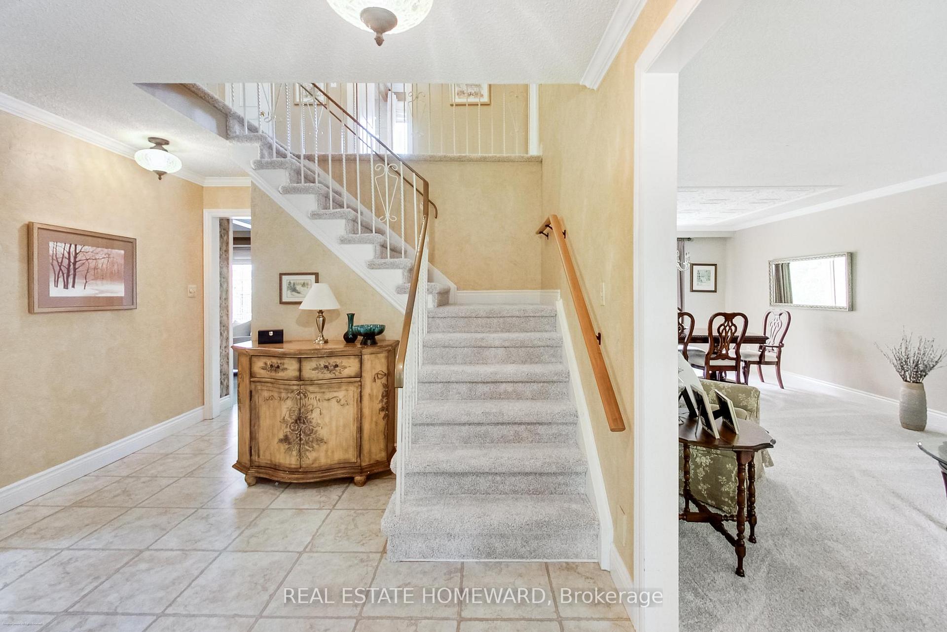 Photo 7 of 3 Emmeloord Crescent, Markham, Unionville — HOMEH