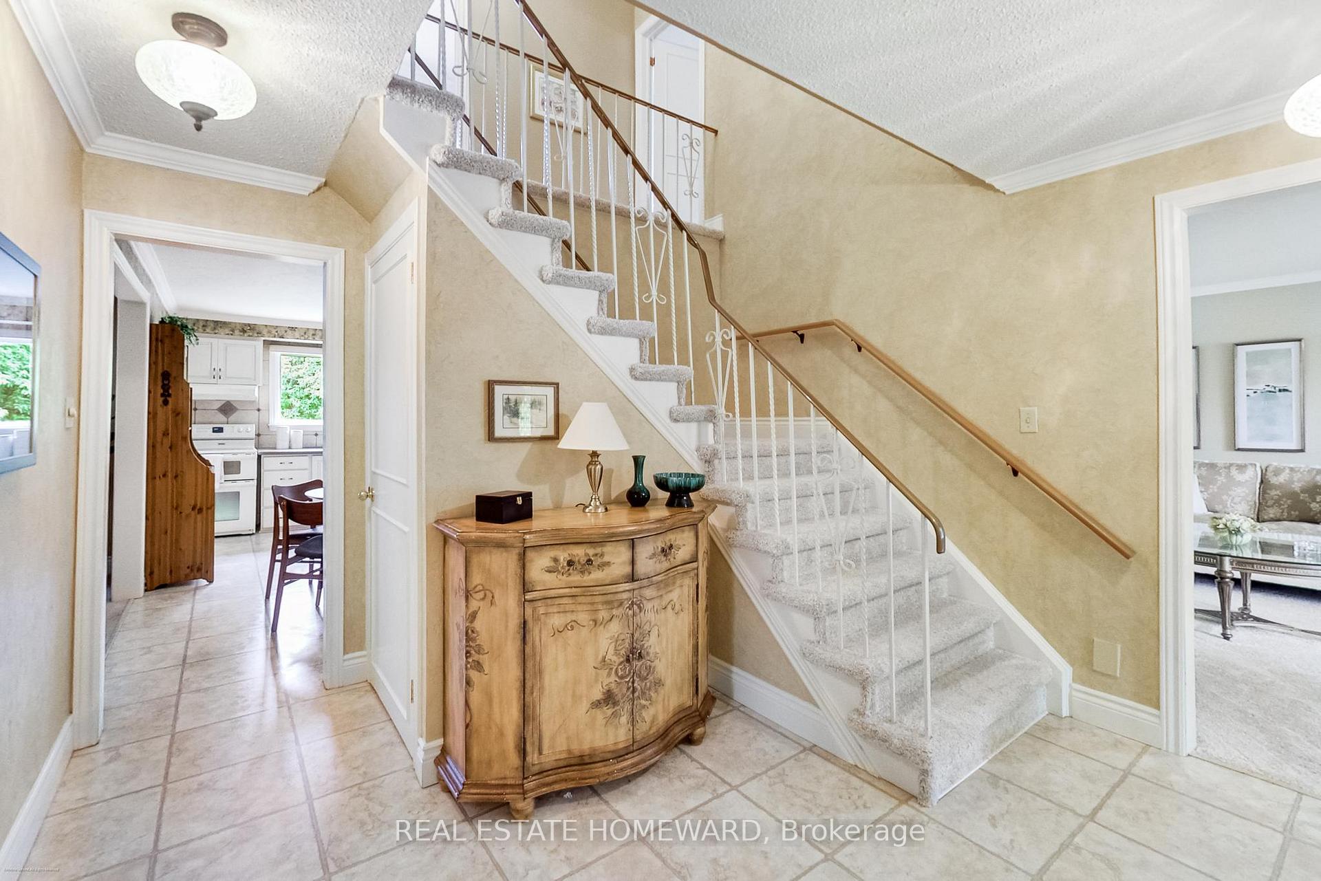 Photo 8 of 3 Emmeloord Crescent, Markham, Unionville — HOMEH