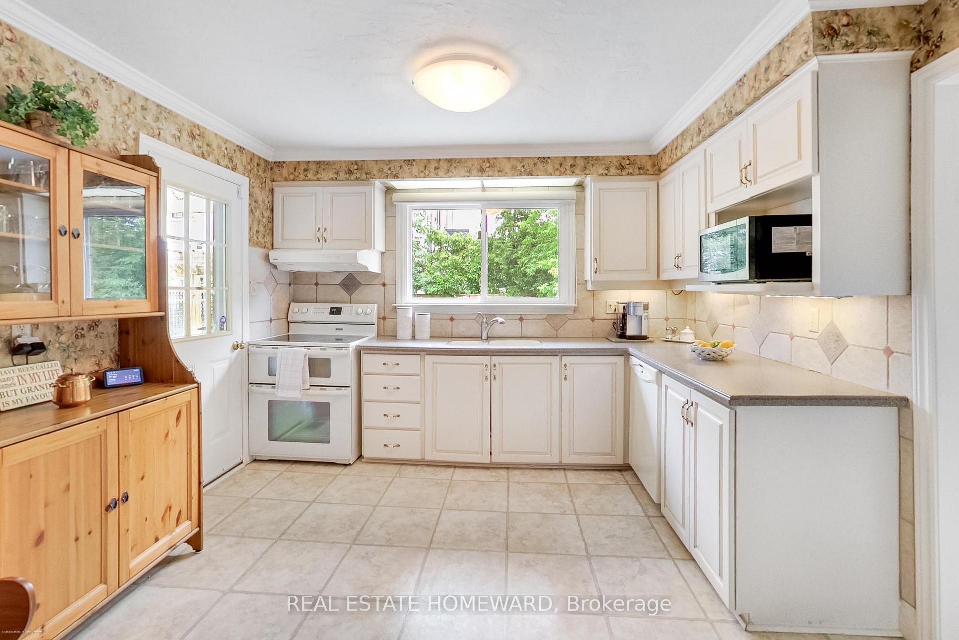 Photo 14 of 3 Emmeloord Crescent, Markham, Unionville — HOMEH