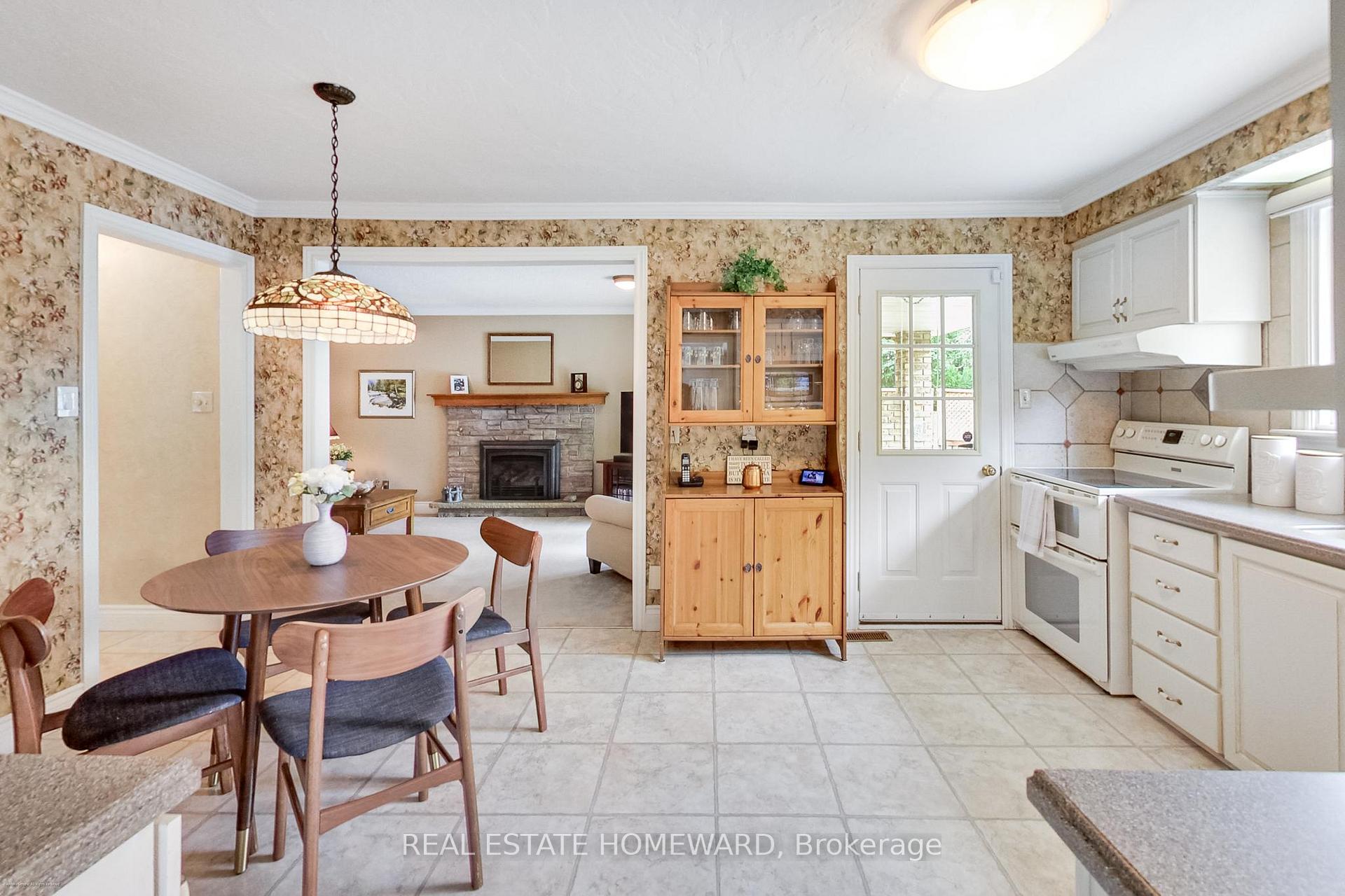 Photo 15 of 3 Emmeloord Crescent, Markham, Unionville — HOMEH