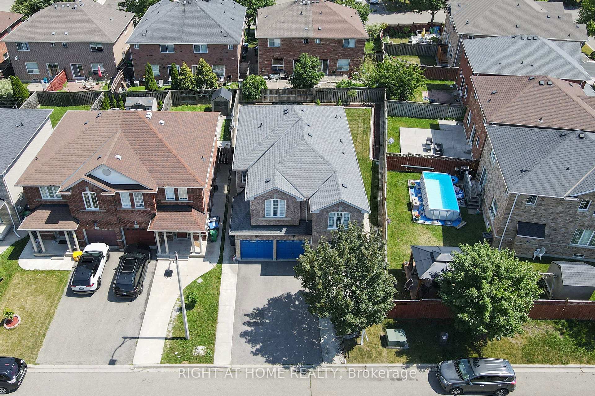Photo 1 of 3 Silverbell Court, Brampton, Fletcher's Meadow — HOMEH