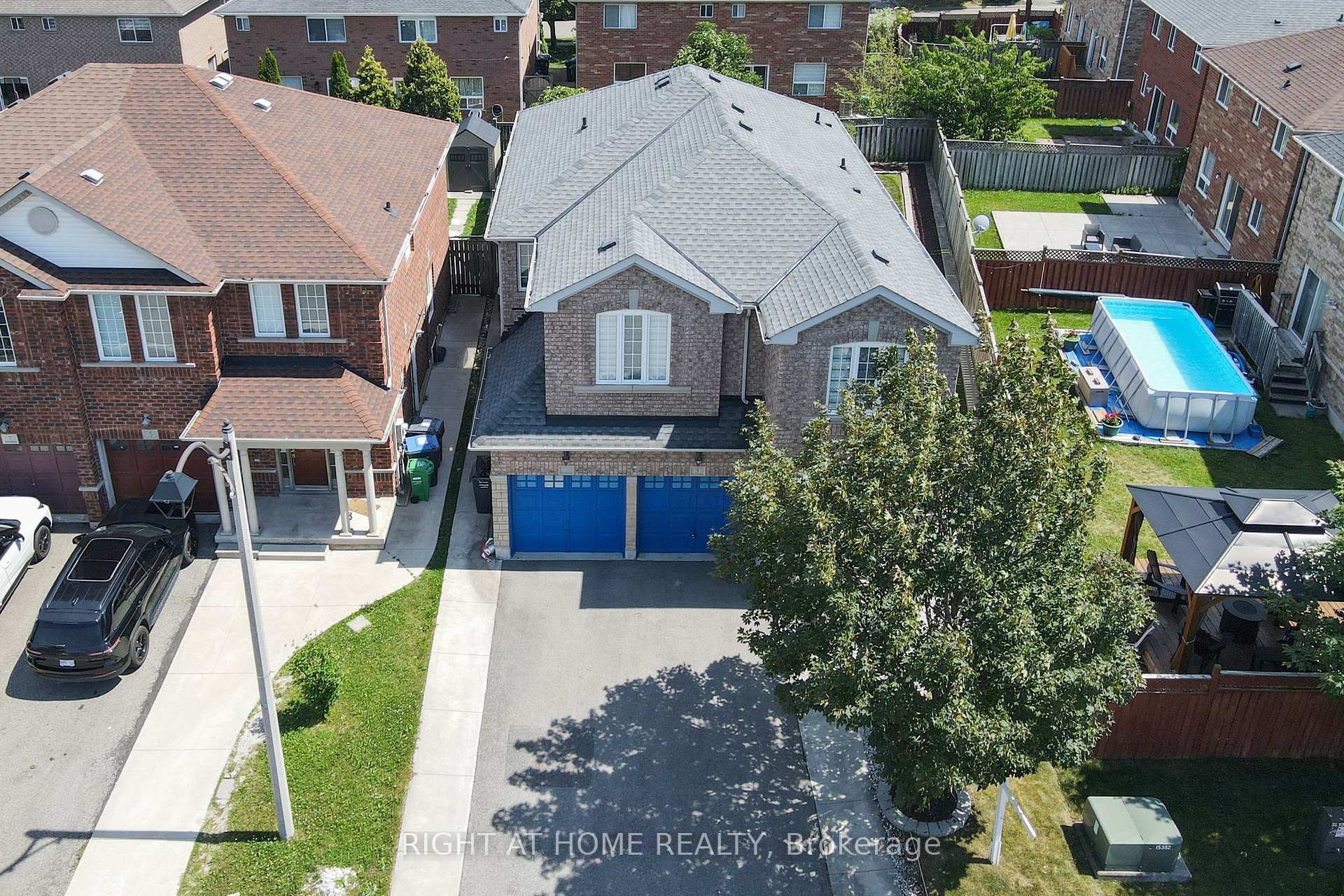 Photo 2 of 3 Silverbell Court, Brampton, Fletcher's Meadow — HOMEH