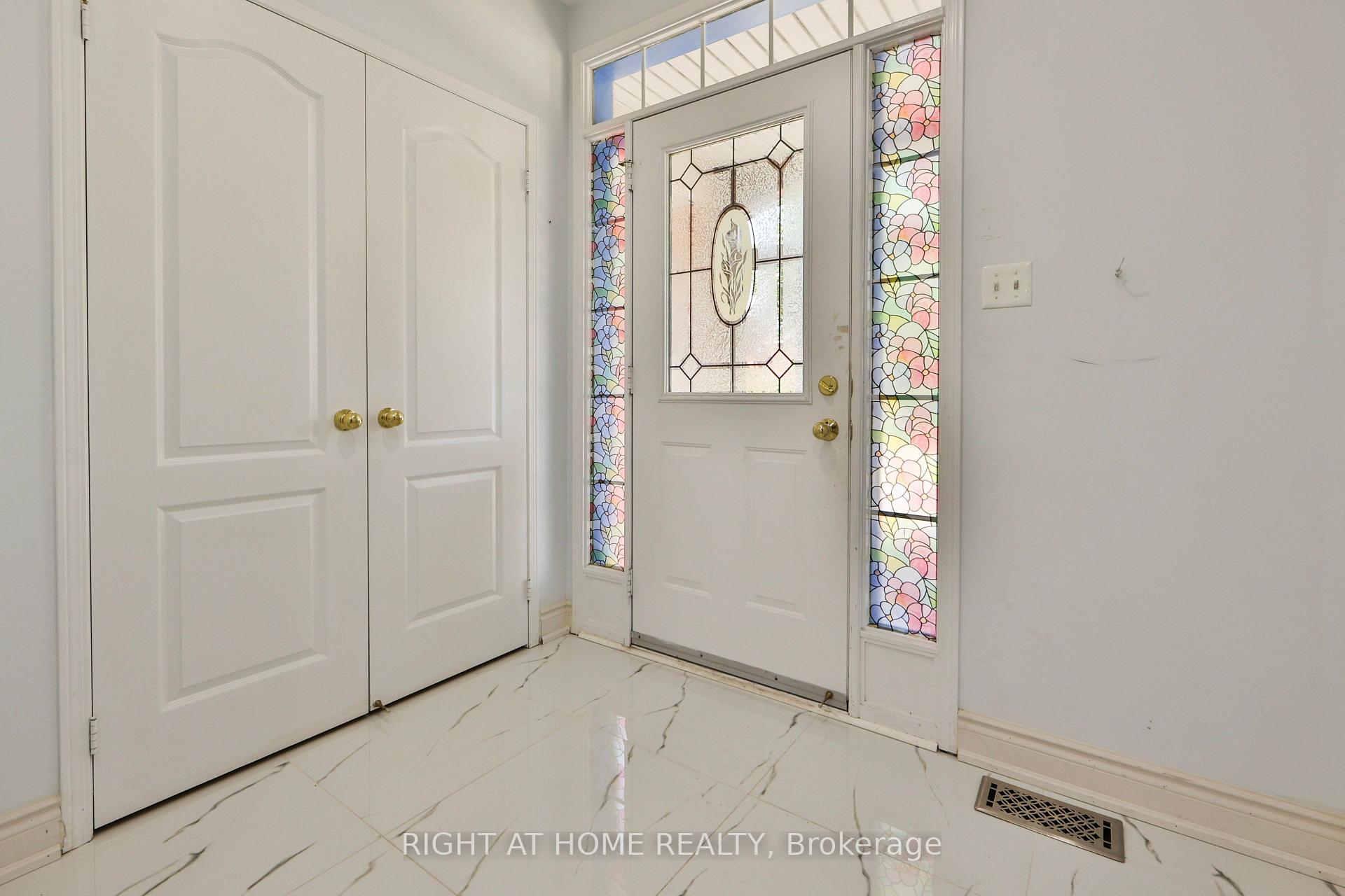 Photo 5 of 3 Silverbell Court, Brampton, Fletcher's Meadow — HOMEH