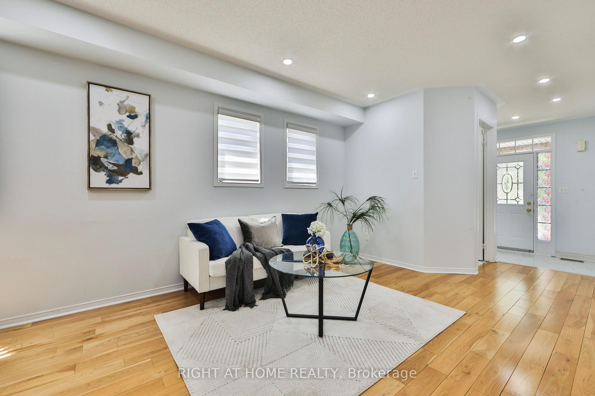 Photo 8 of 3 Silverbell Court, Brampton, Fletcher's Meadow — HOMEH