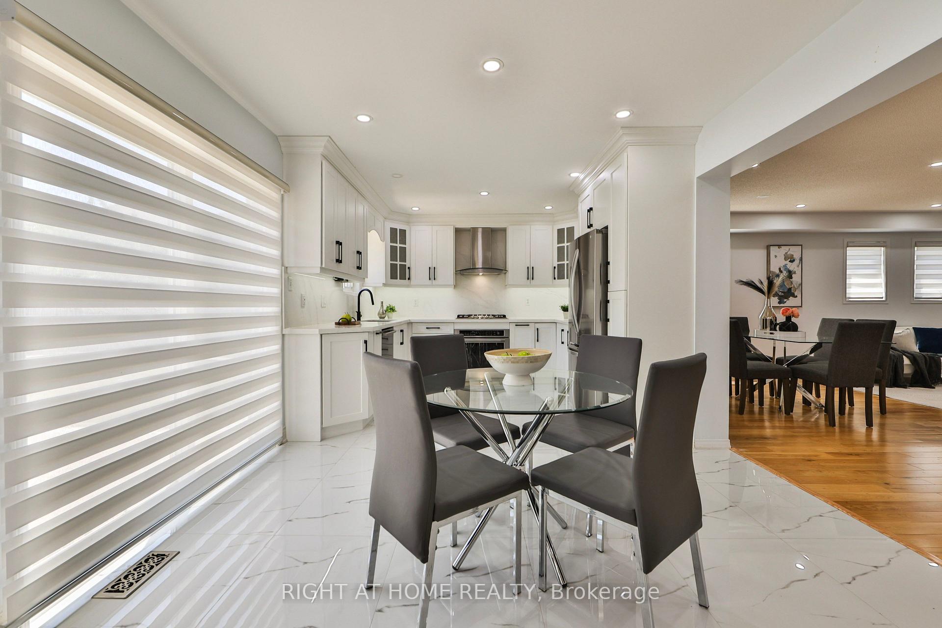 Photo 10 of 3 Silverbell Court, Brampton, Fletcher's Meadow — HOMEH