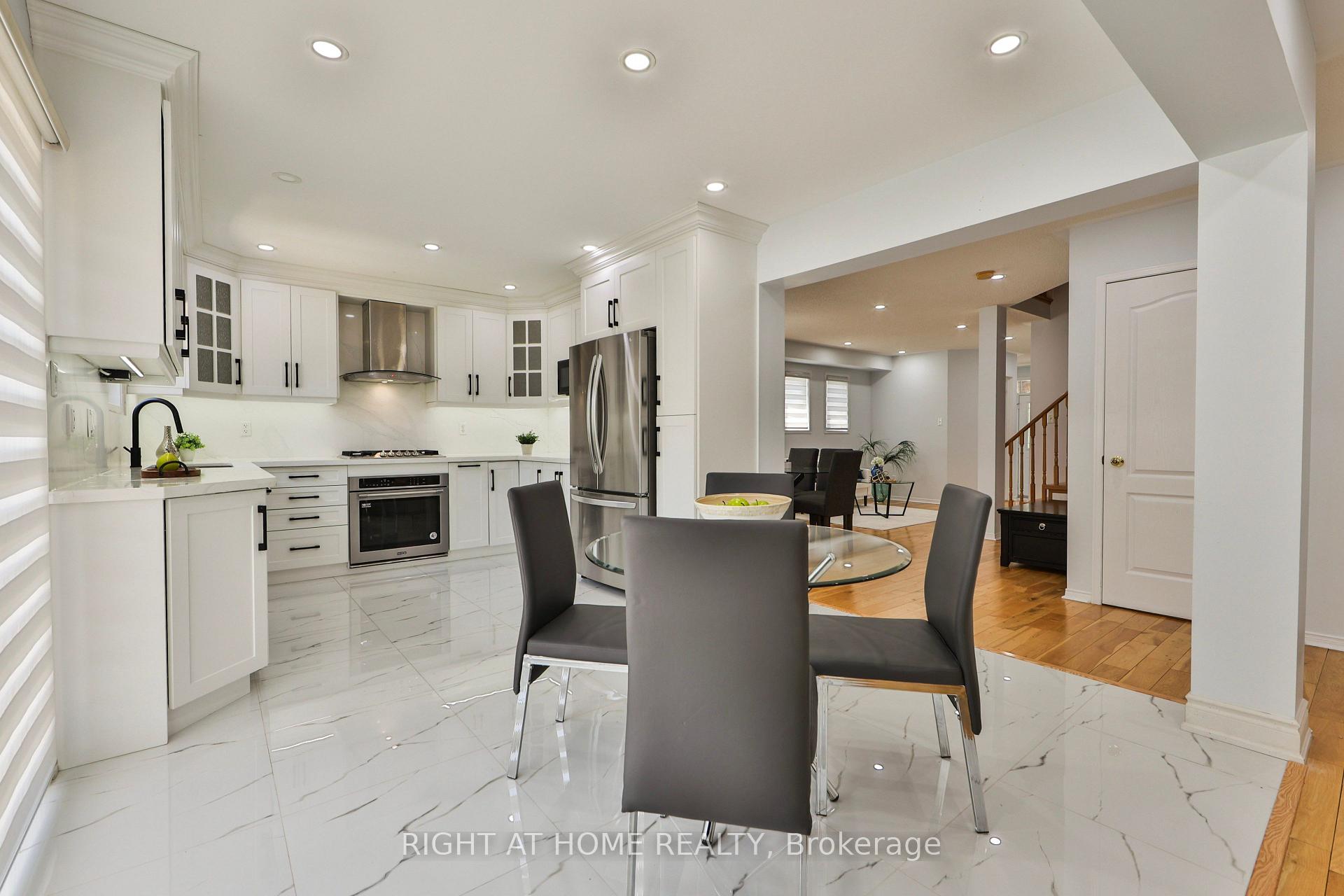 Photo 11 of 3 Silverbell Court, Brampton, Fletcher's Meadow — HOMEH