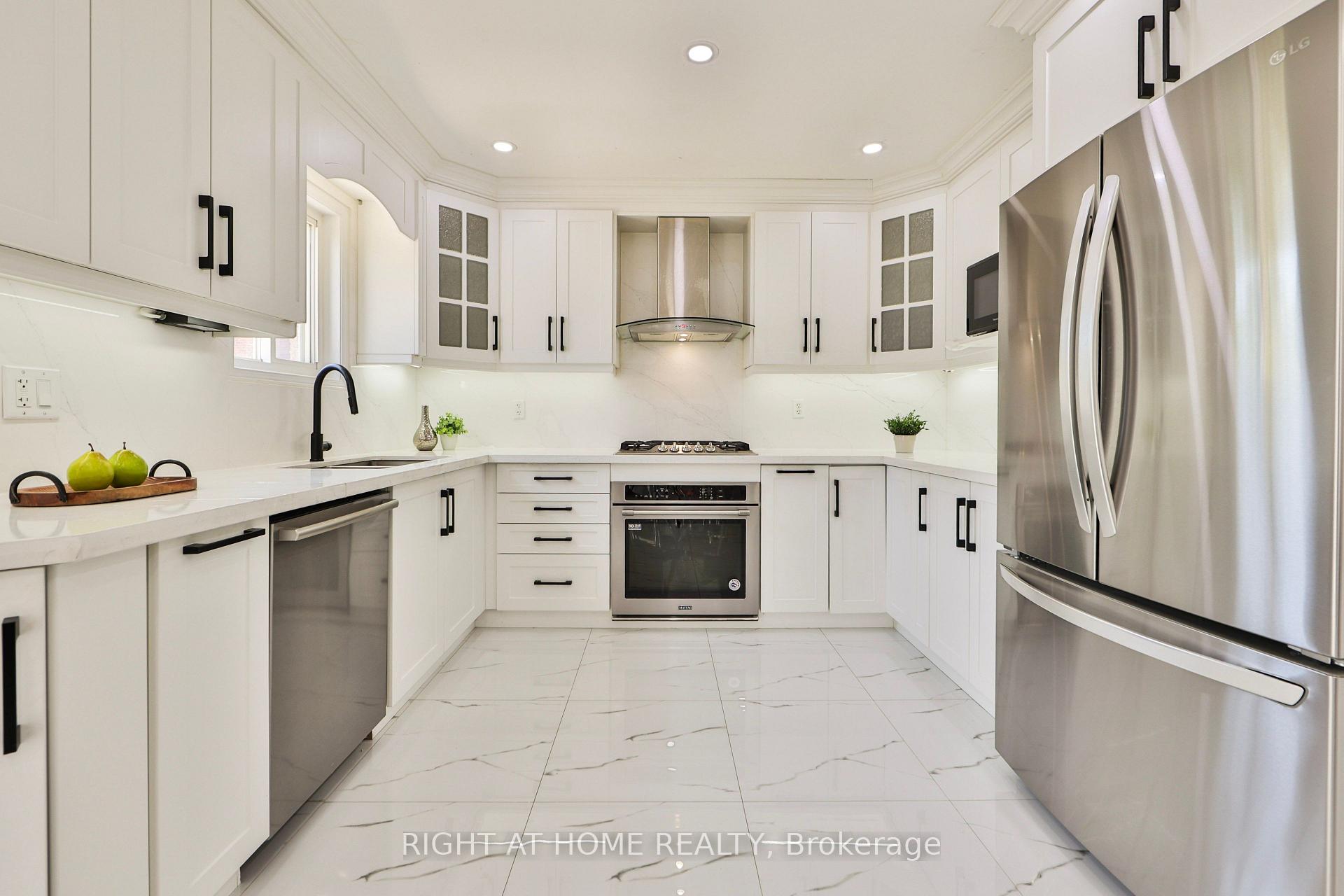 Photo 12 of 3 Silverbell Court, Brampton, Fletcher's Meadow — HOMEH