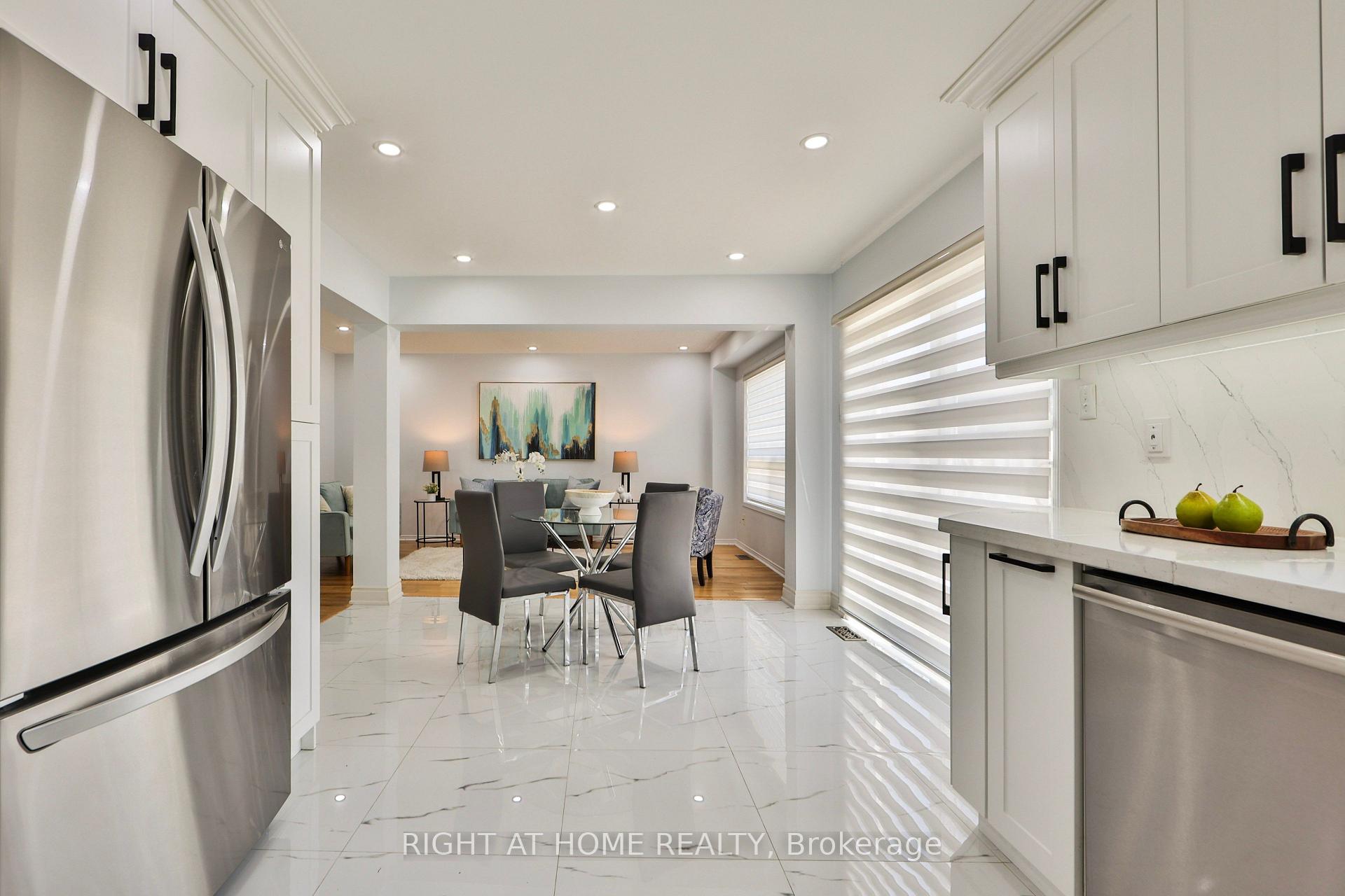 Photo 14 of 3 Silverbell Court, Brampton, Fletcher's Meadow — HOMEH