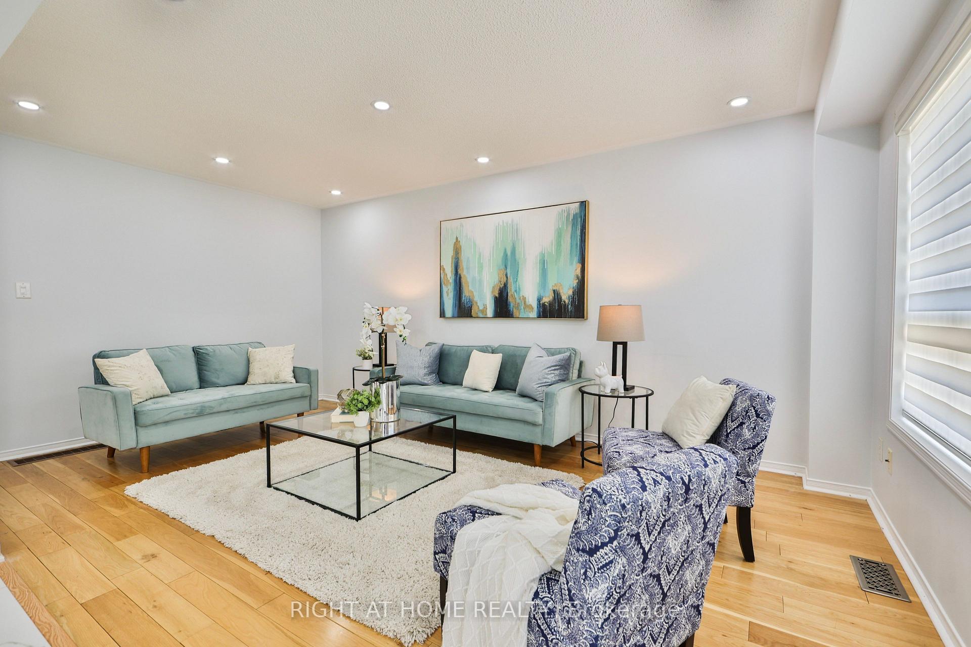 Photo 16 of 3 Silverbell Court, Brampton, Fletcher's Meadow — HOMEH