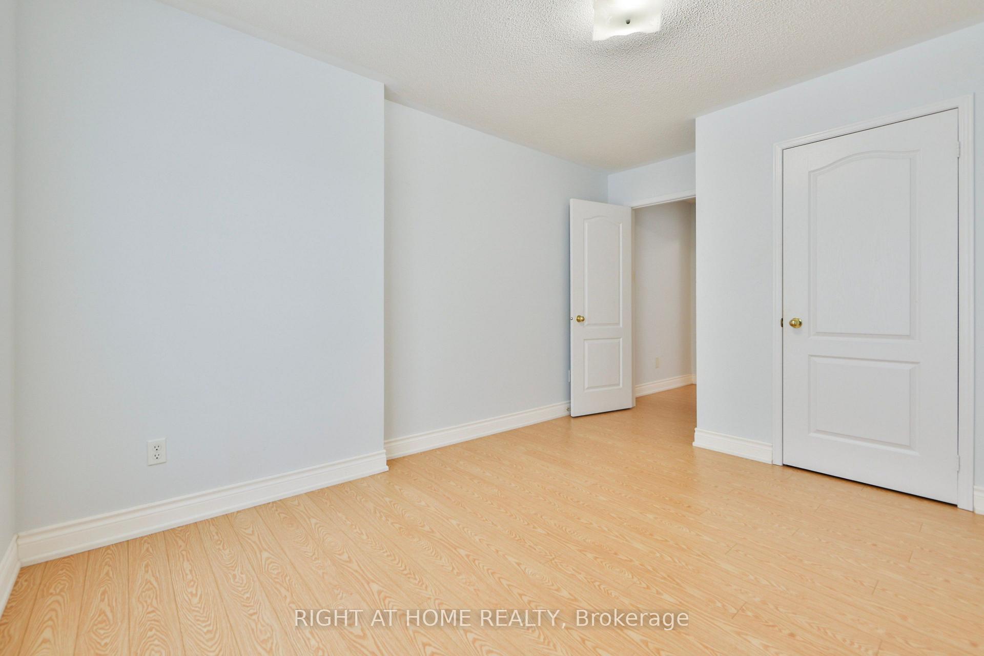 Photo 32 of 3 Silverbell Court, Brampton, Fletcher's Meadow — HOMEH