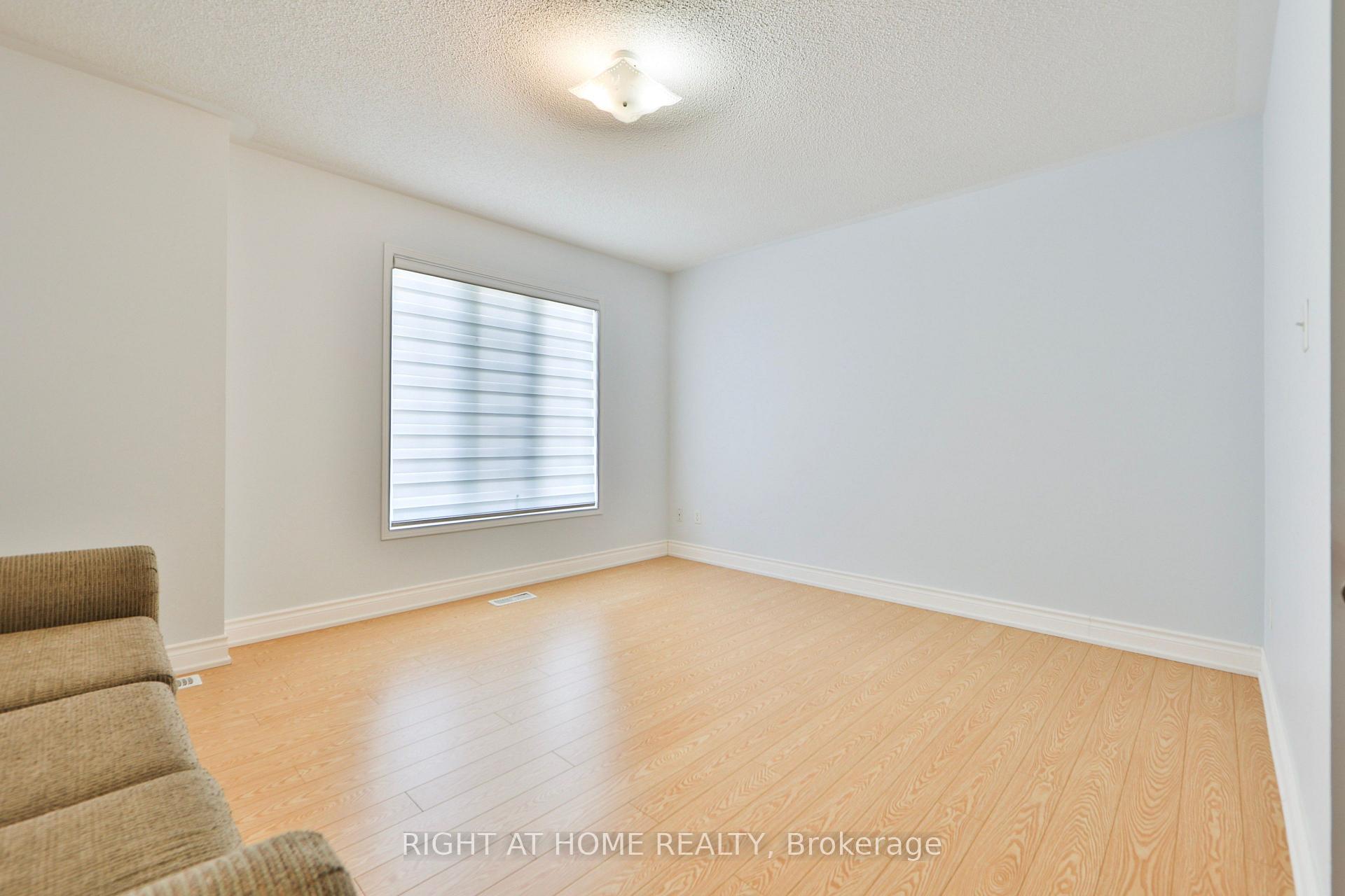 Photo 34 of 3 Silverbell Court, Brampton, Fletcher's Meadow — HOMEH