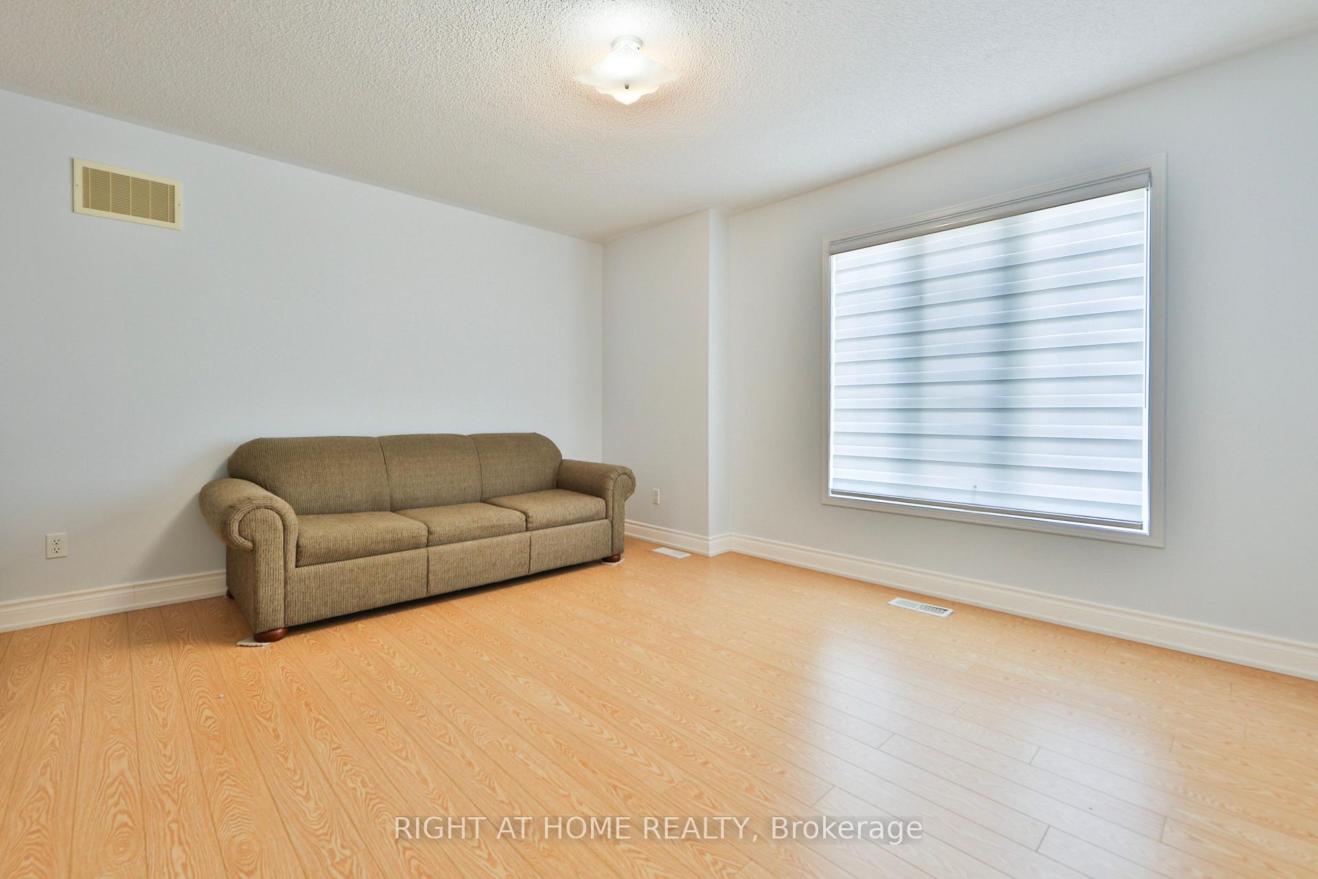 Photo 35 of 3 Silverbell Court, Brampton, Fletcher's Meadow — HOMEH