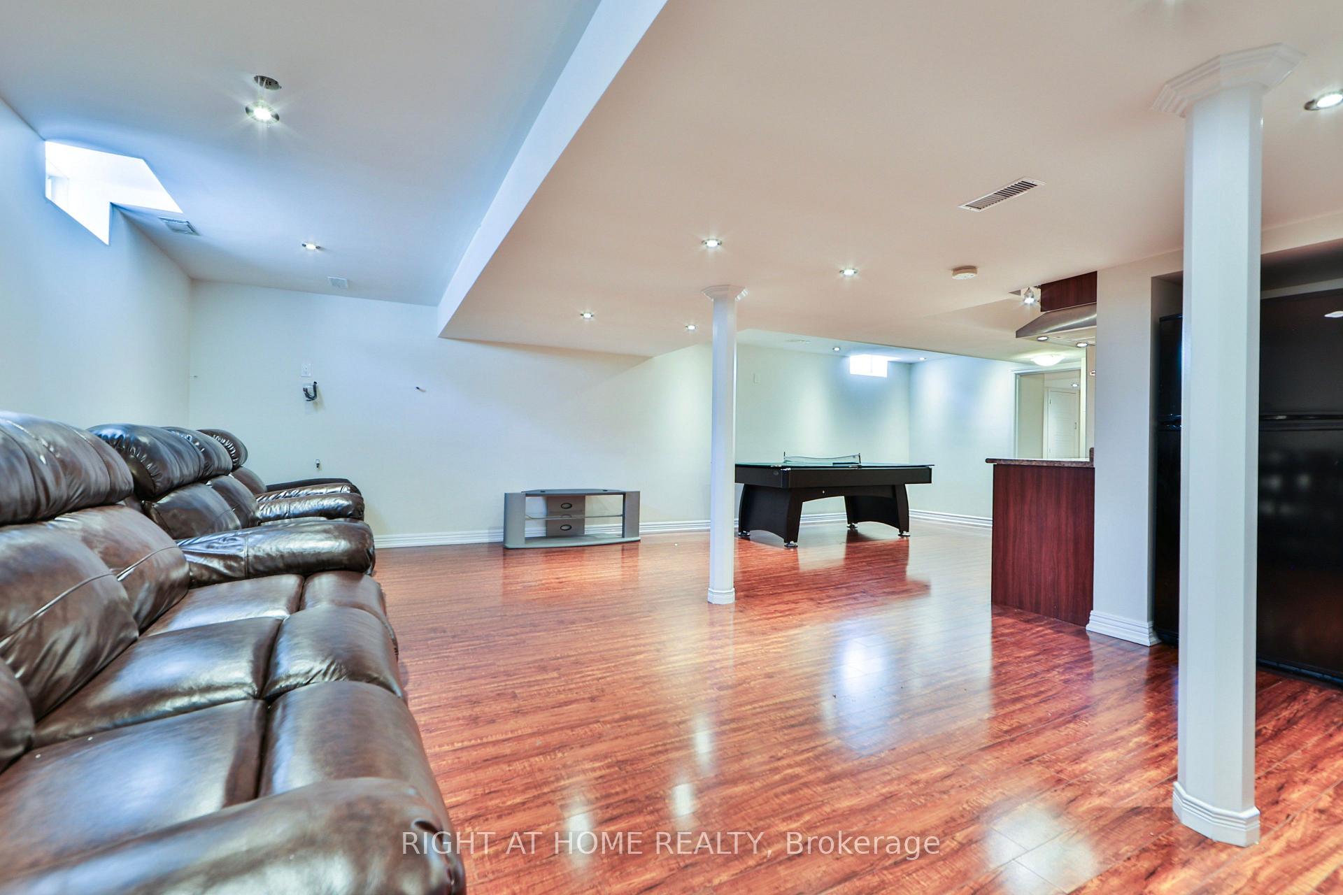 Photo 38 of 3 Silverbell Court, Brampton, Fletcher's Meadow — HOMEH