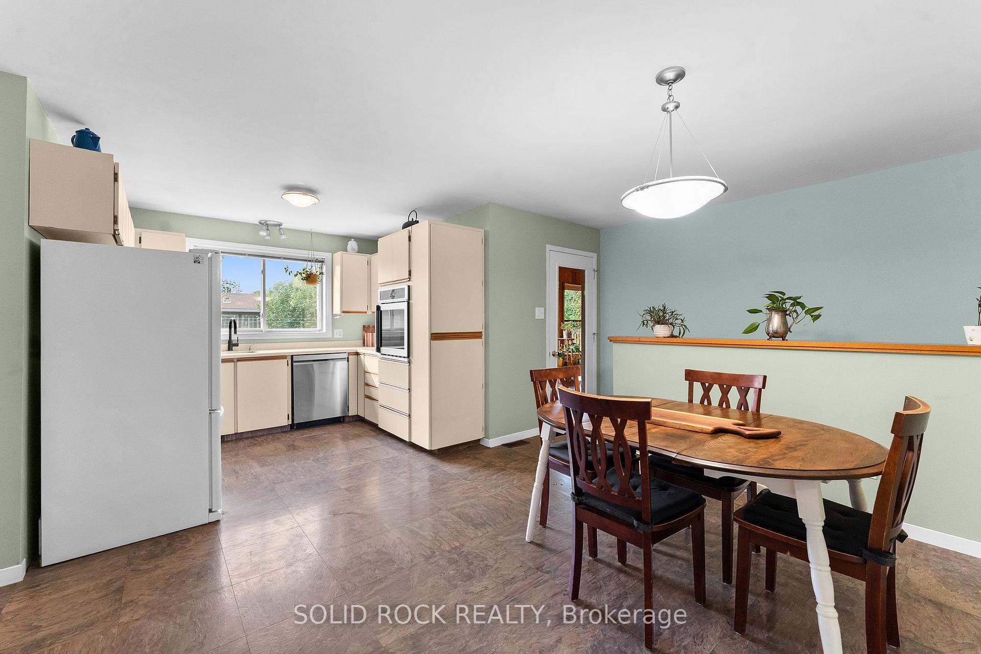 Photo 6 of 112 Kedey Street, Ottawa, Fitzroy — HOMEH