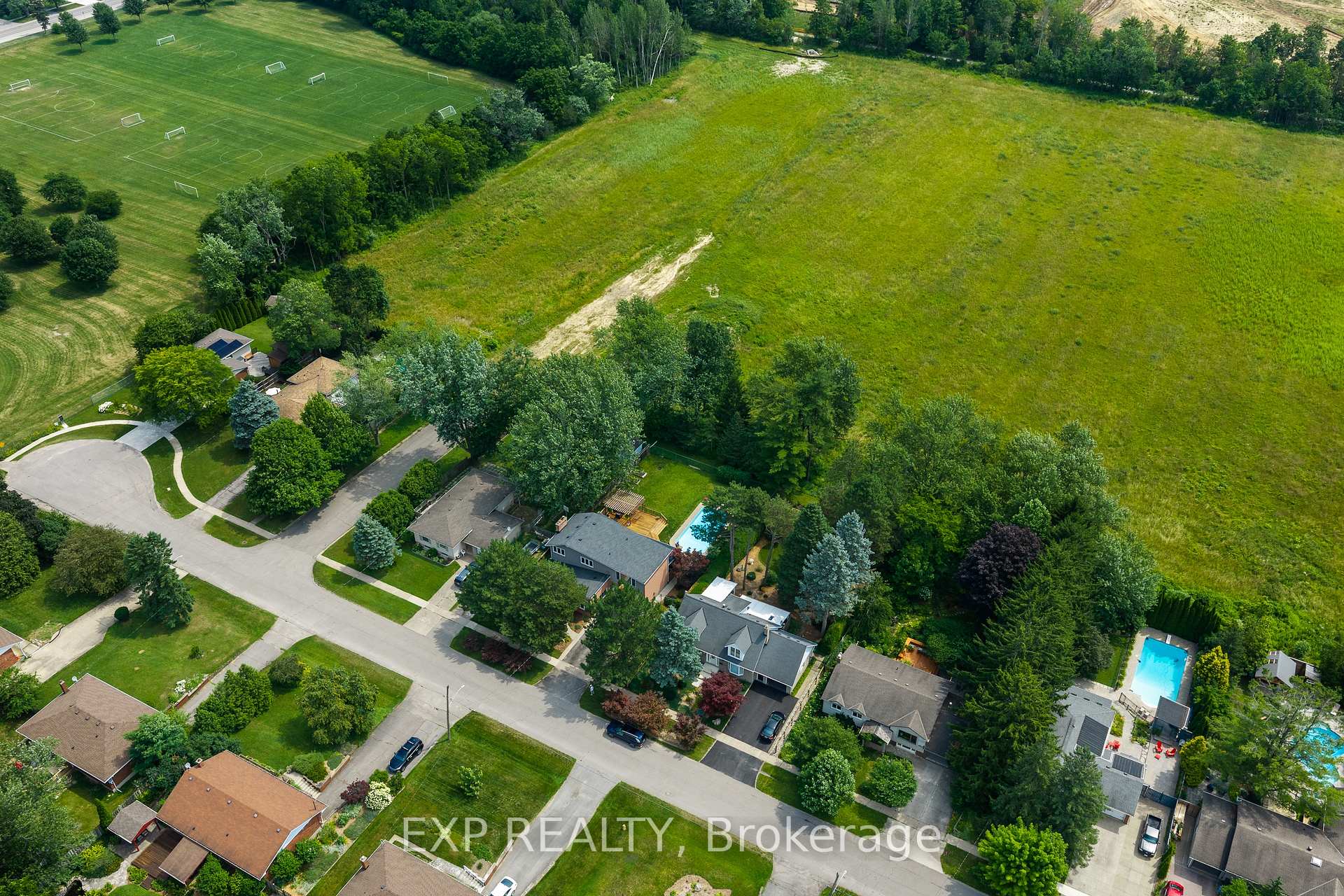 Photo 4 of 9 Stella Street, Pelham, Fonthill — HOMEH