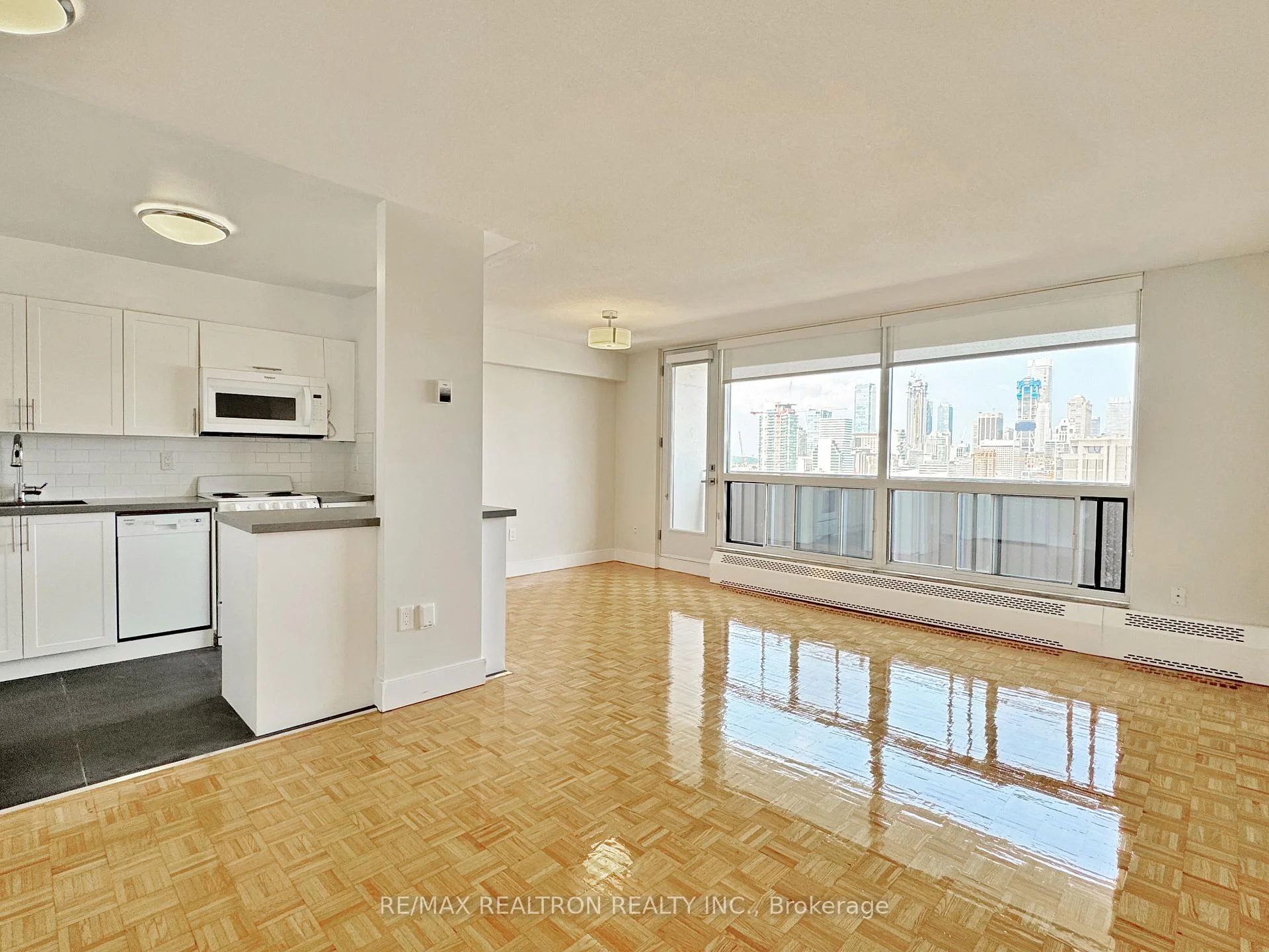 Photo 3 of Unit 1810, 666 Spadina Avenue, Toronto, University — HOMEH