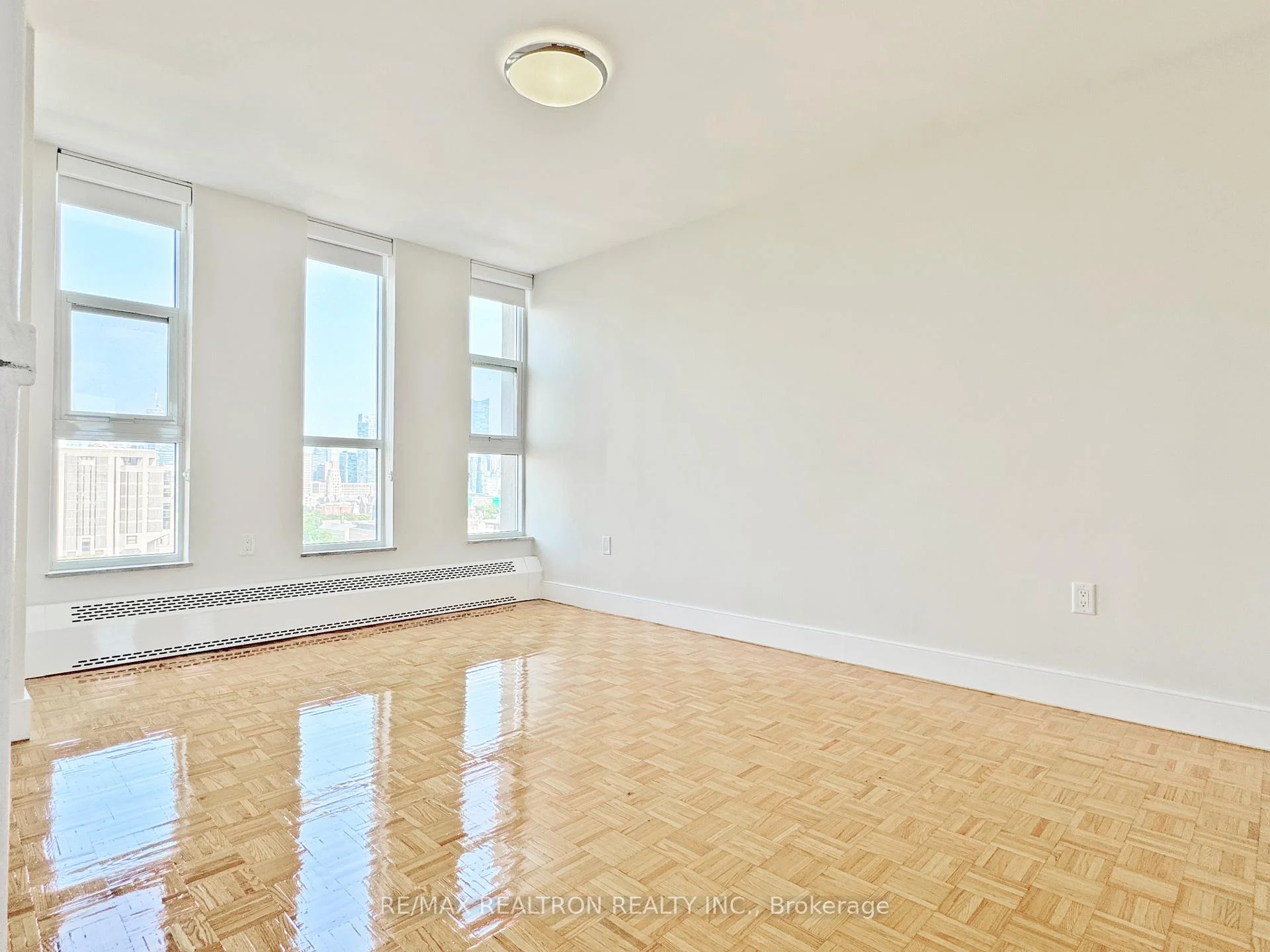 Photo 7 of Unit 1810, 666 Spadina Avenue, Toronto, University — HOMEH