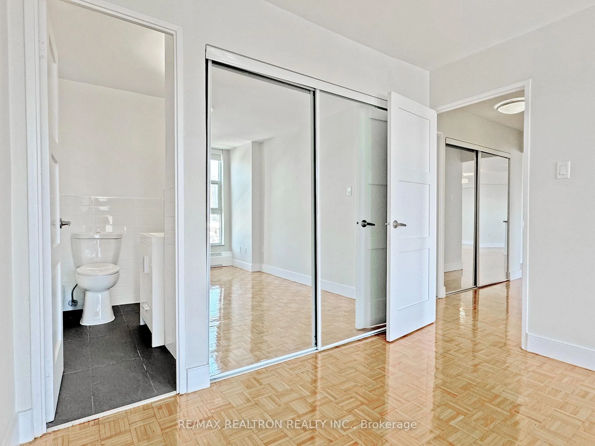Photo 9 of Unit 1810, 666 Spadina Avenue, Toronto, University — HOMEH