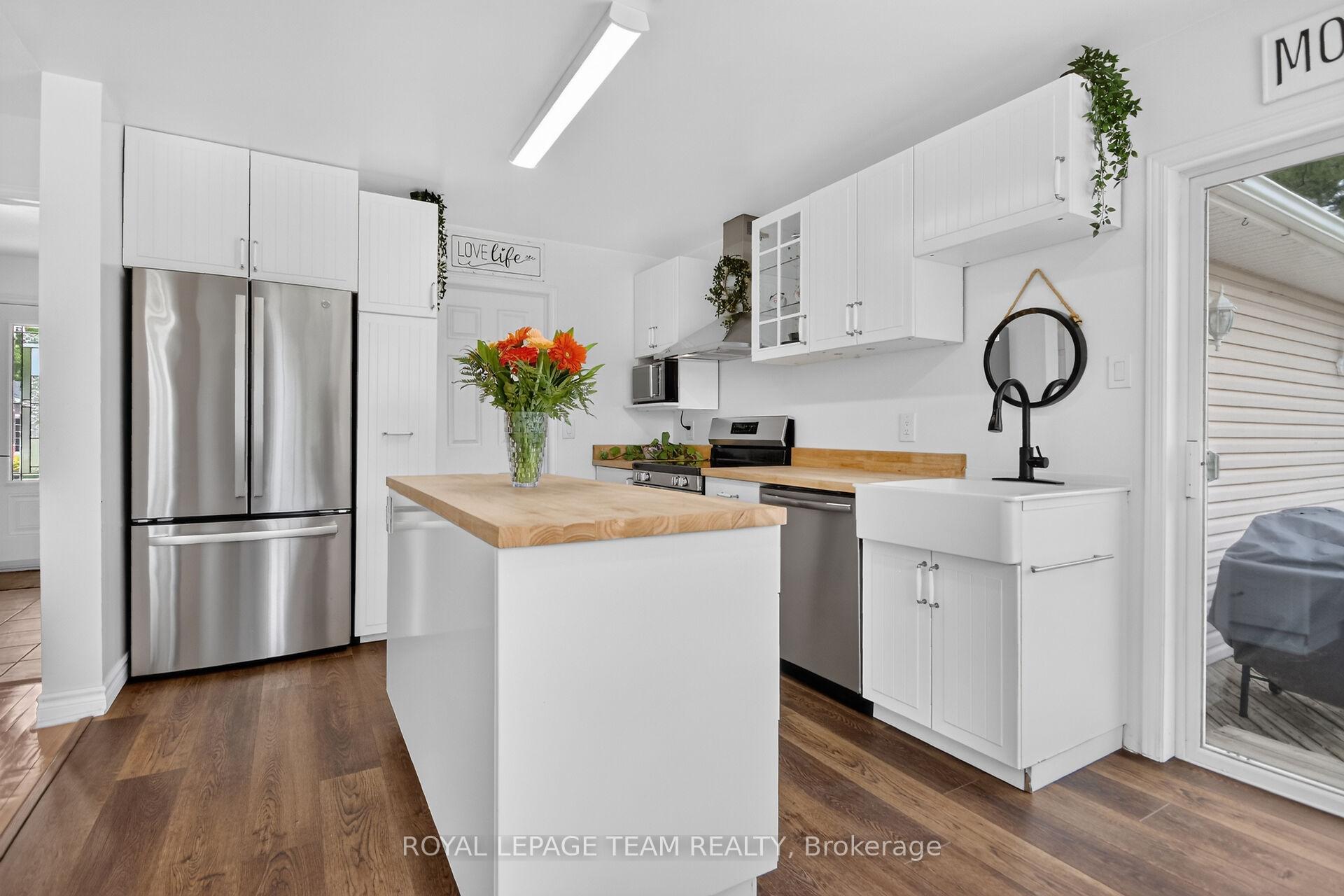 Photo 11 of 34 Jenna Drive, Arnprior, Arnprior — HOMEH