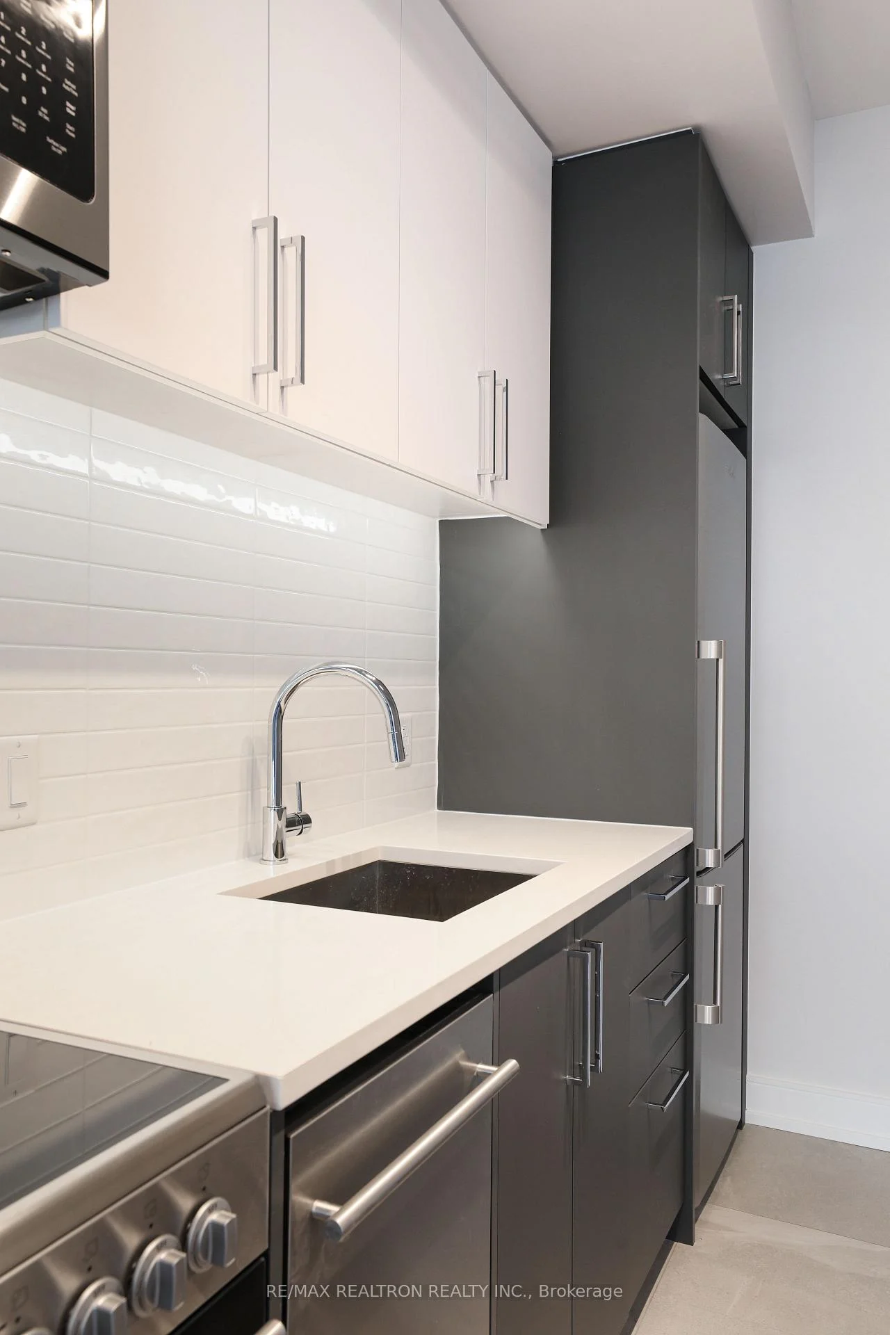 Front of Unit 805, 2525 Bathurst Street