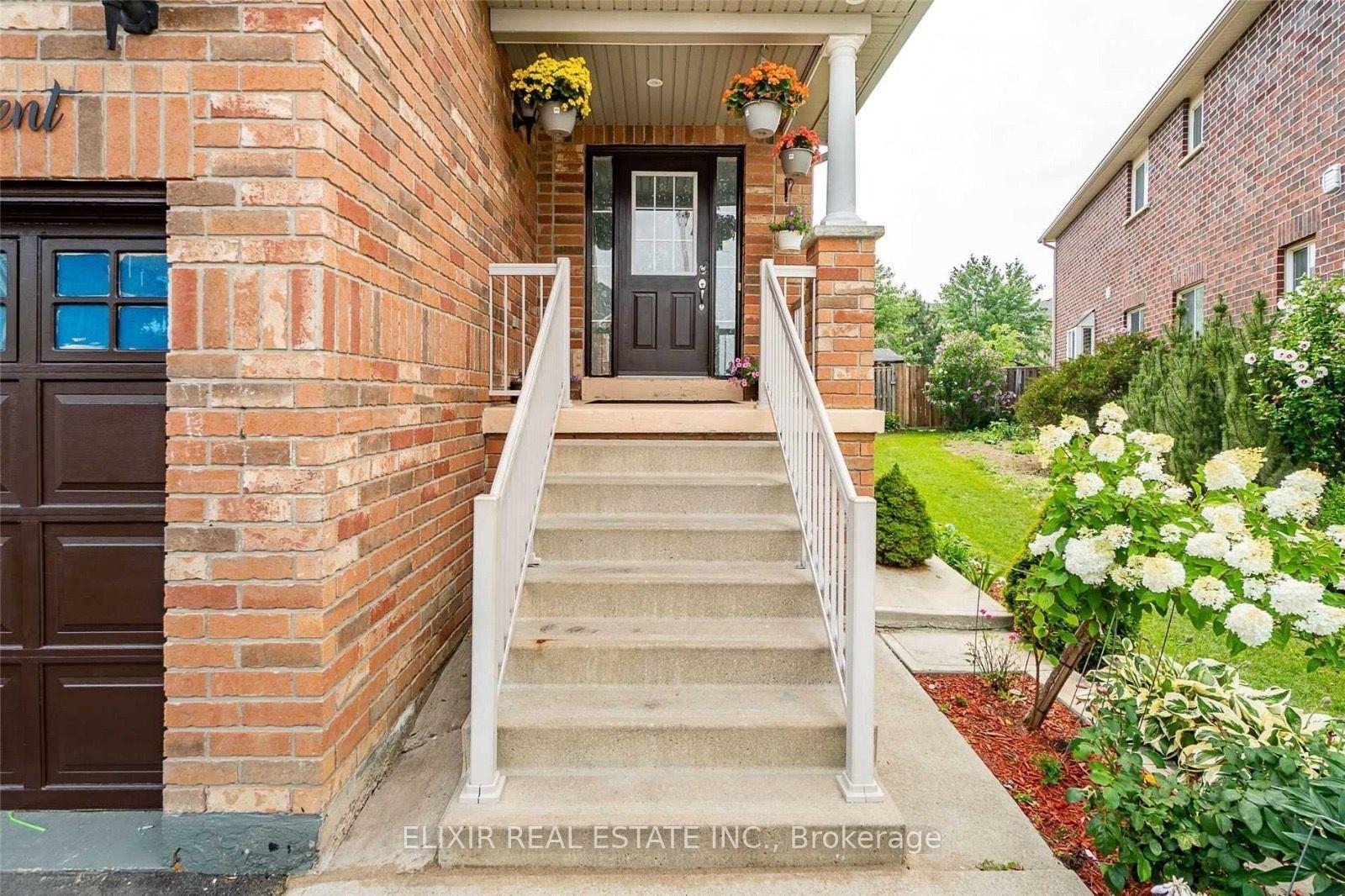 Photo 2 of Unit Upper Level, 29 Timbertop Crescent, Brampton, Sandringham-Wellington — HOMEH