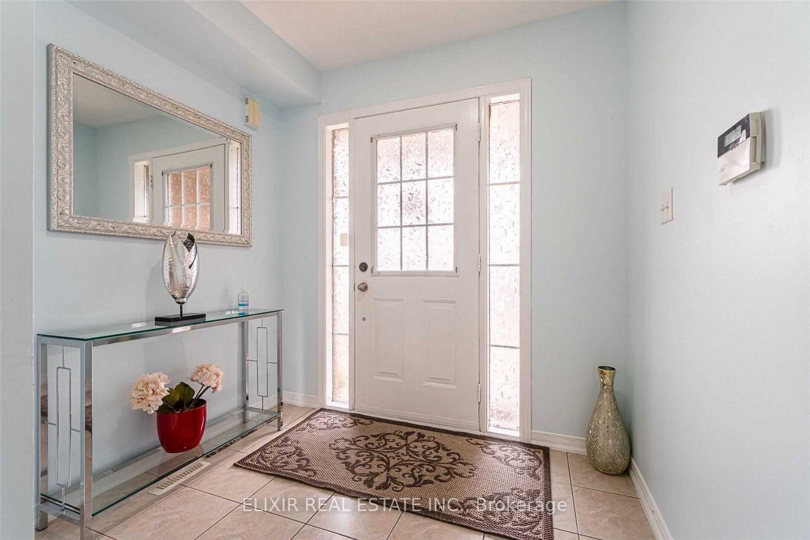 Photo 3 of Unit Upper Level, 29 Timbertop Crescent, Brampton, Sandringham-Wellington — HOMEH