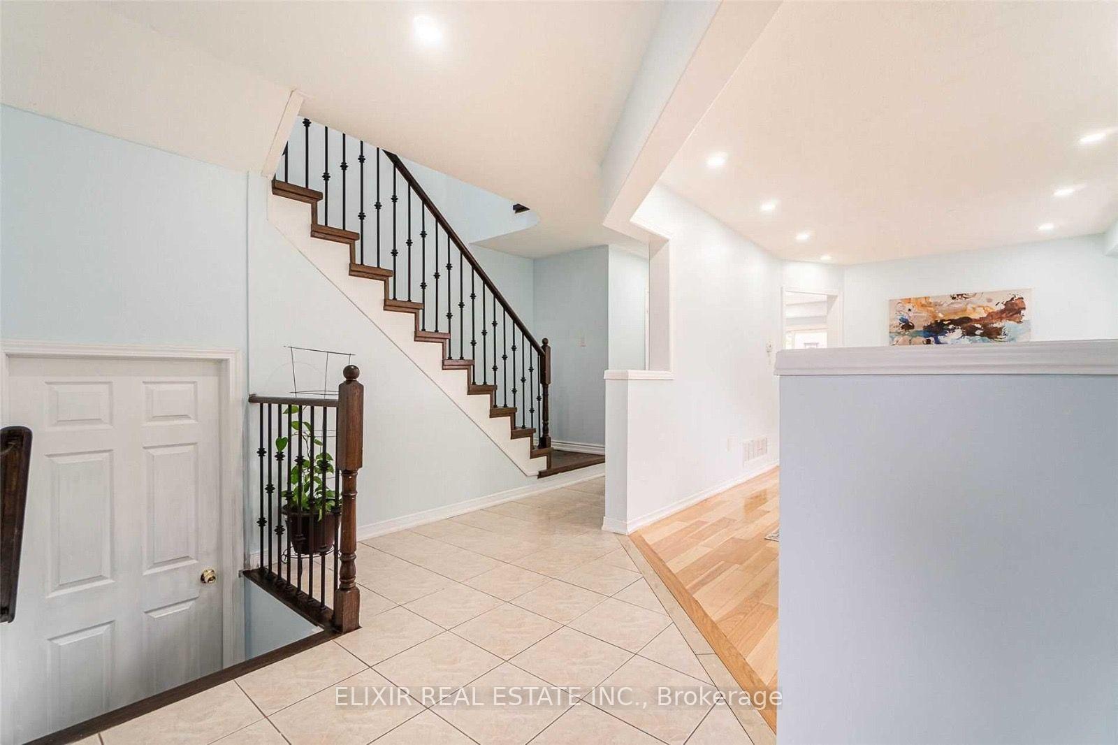 Photo 5 of Unit Upper Level, 29 Timbertop Crescent, Brampton, Sandringham-Wellington — HOMEH