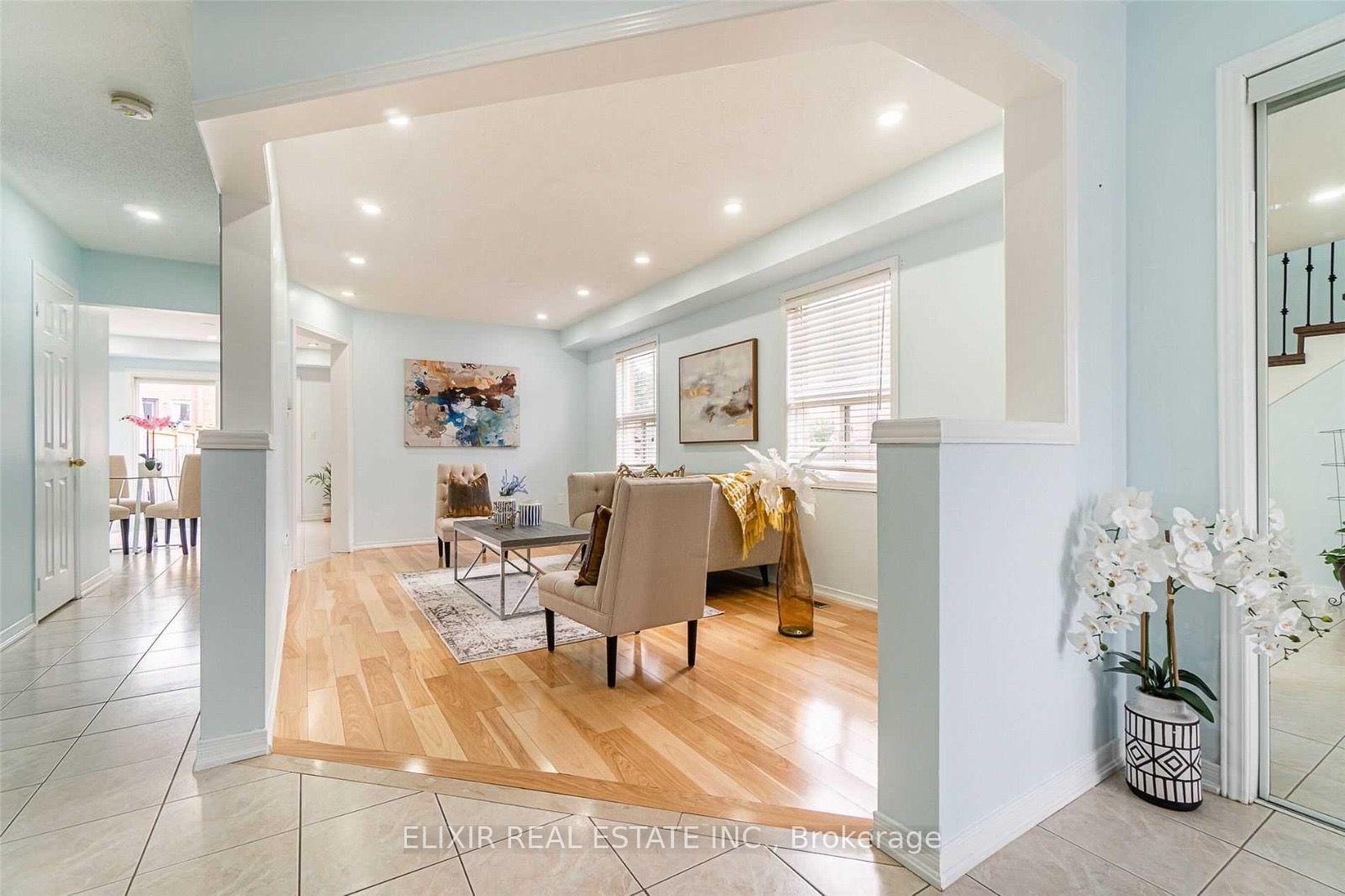 Photo 6 of Unit Upper Level, 29 Timbertop Crescent, Brampton, Sandringham-Wellington — HOMEH