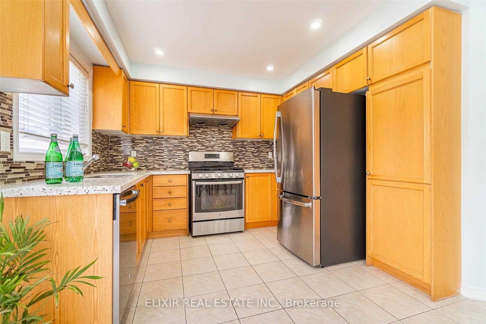 Photo 14 of Unit Upper Level, 29 Timbertop Crescent, Brampton, Sandringham-Wellington — HOMEH