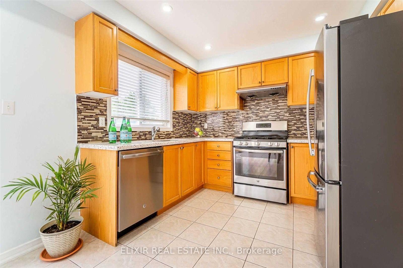 Photo 15 of Unit Upper Level, 29 Timbertop Crescent, Brampton, Sandringham-Wellington — HOMEH