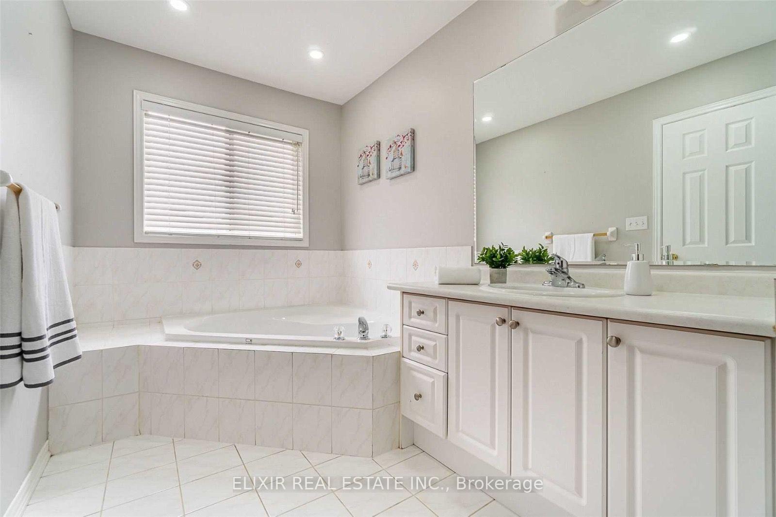 Photo 22 of Unit Upper Level, 29 Timbertop Crescent, Brampton, Sandringham-Wellington — HOMEH