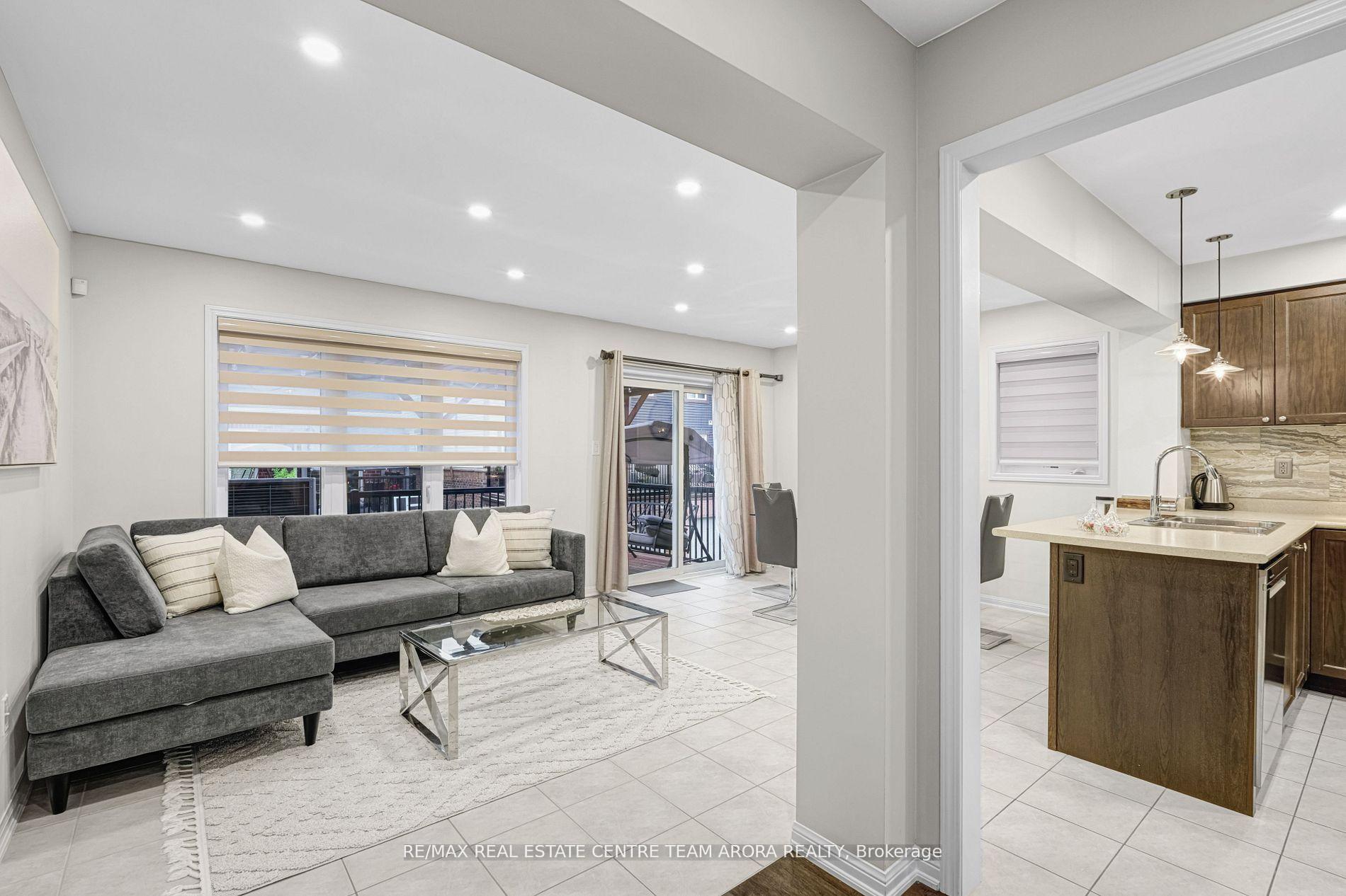 Photo 9 of 14 Crossbill Road, Brampton, Northwest Brampton — HOMEH
