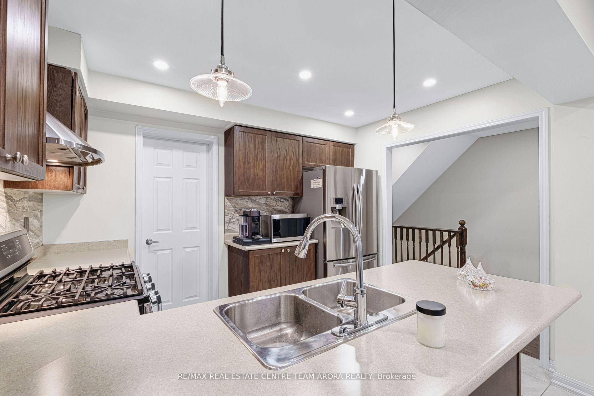 Photo 15 of 14 Crossbill Road, Brampton, Northwest Brampton — HOMEH