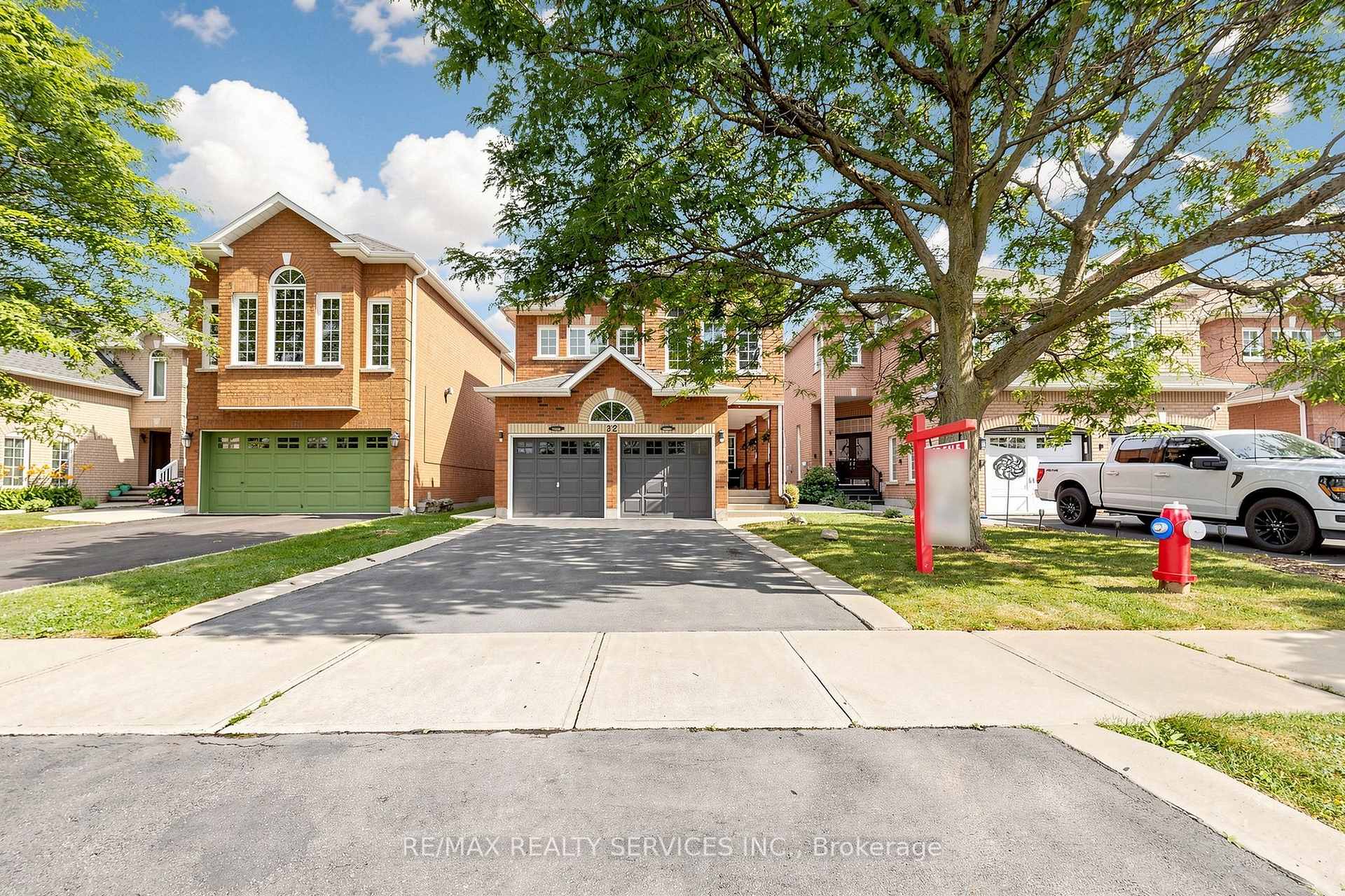 Front of 32 Hillpath Crescent