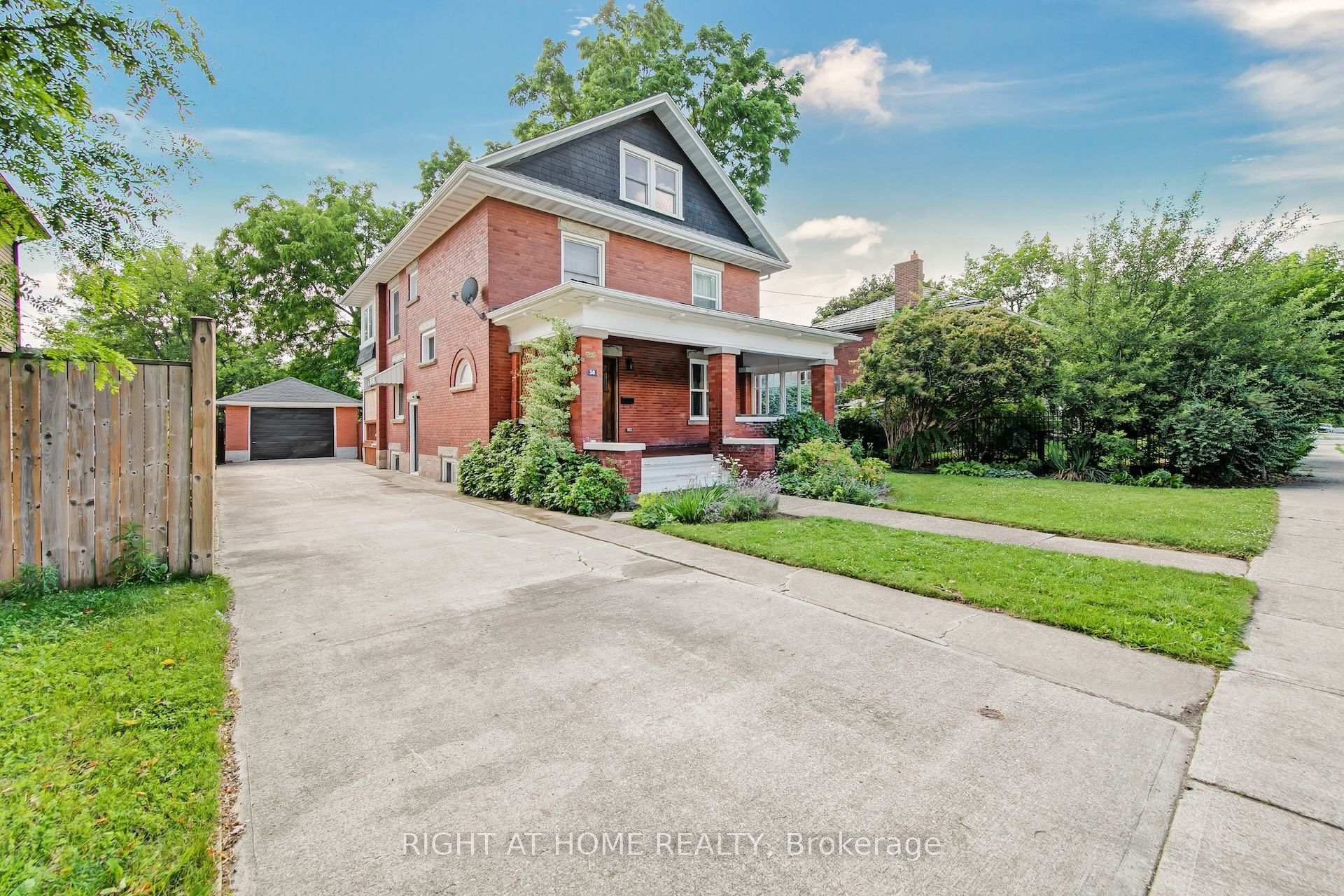 Photo 1 of 30 Willow Street N, Halton Hills, Acton — HOMEH