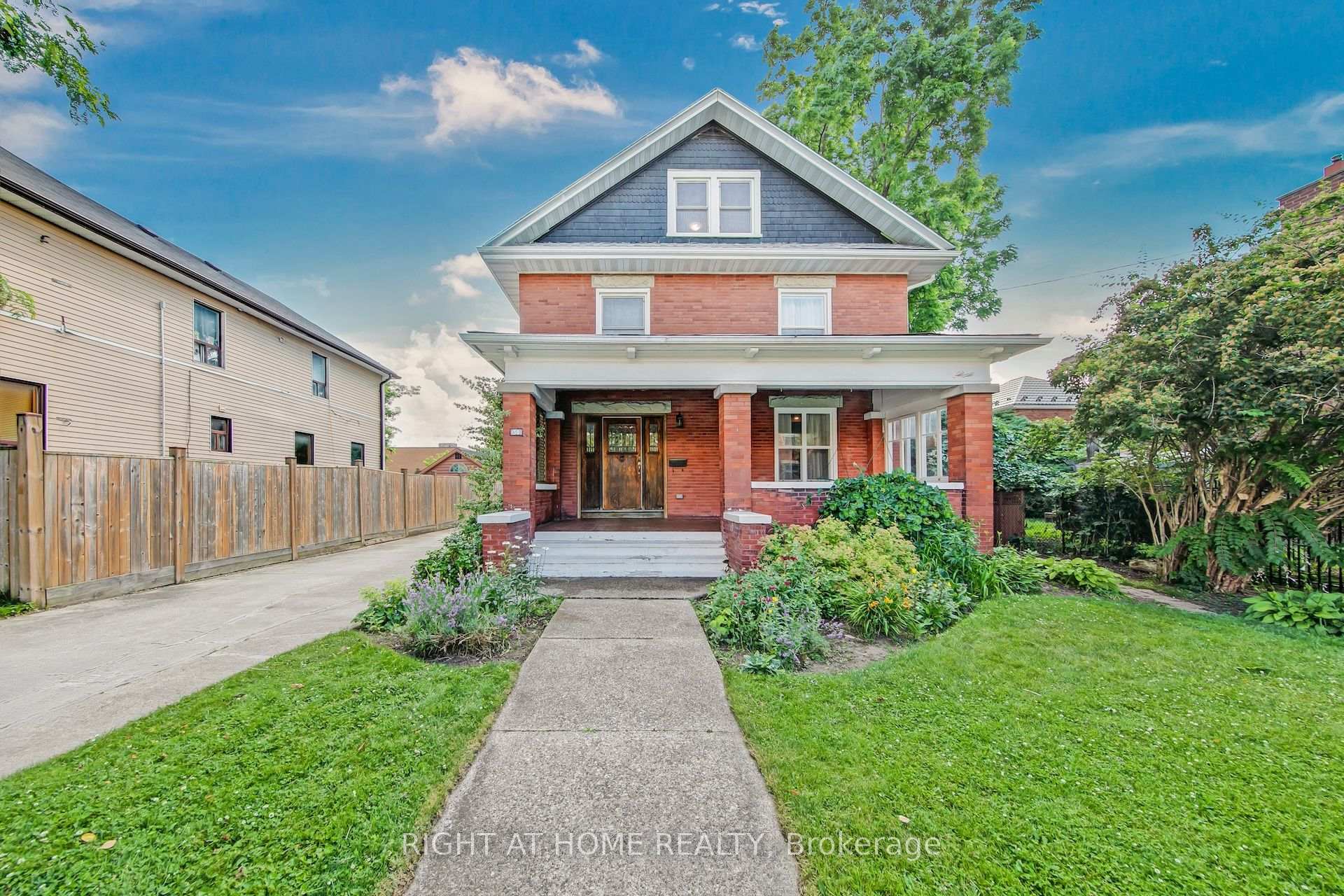 Photo 2 of 30 Willow Street N, Halton Hills, Acton — HOMEH