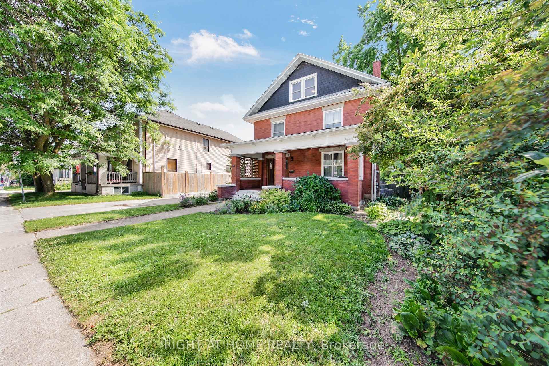 Photo 3 of 30 Willow Street N, Halton Hills, Acton — HOMEH
