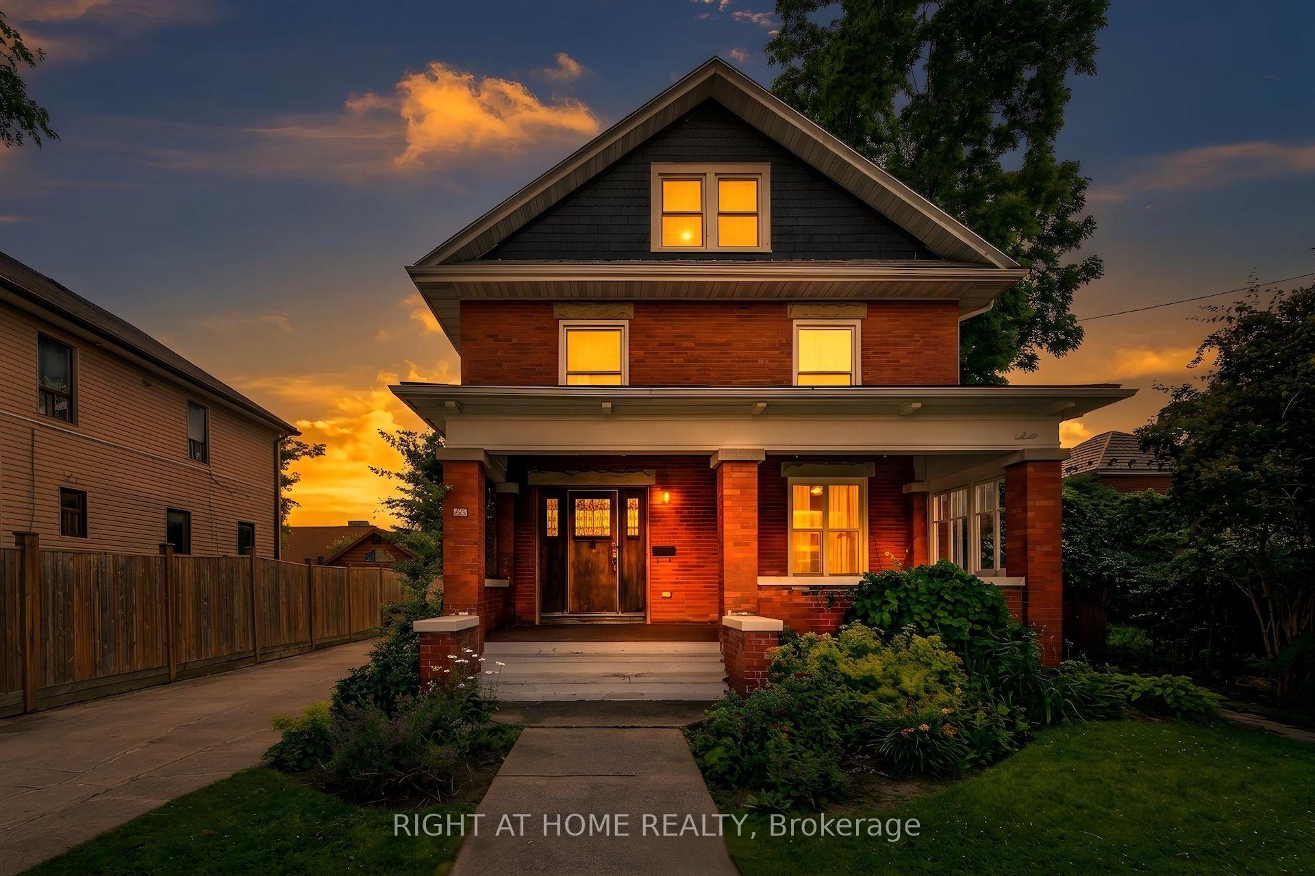 Photo 4 of 30 Willow Street N, Halton Hills, Acton — HOMEH