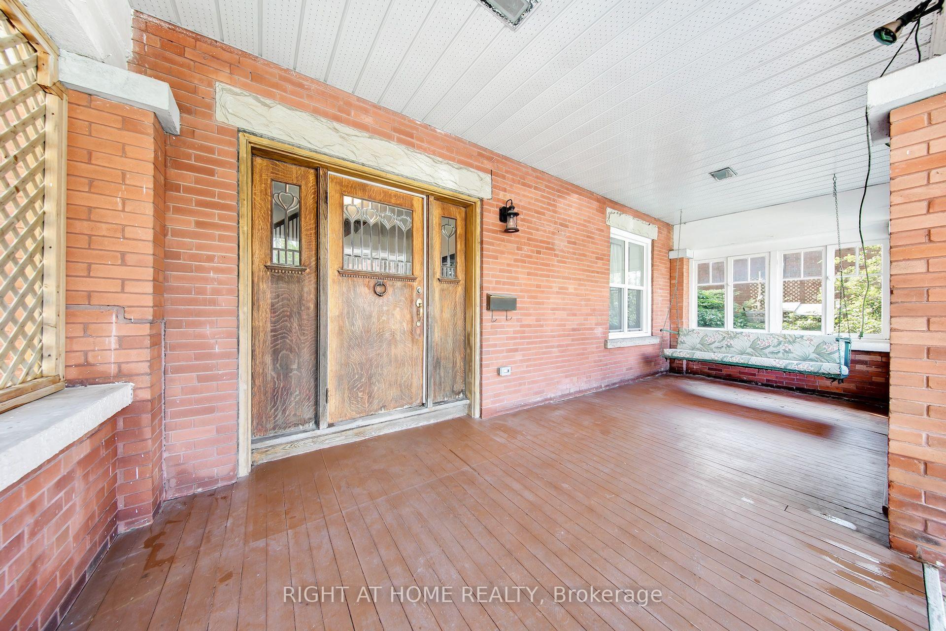 Photo 5 of 30 Willow Street N, Halton Hills, Acton — HOMEH
