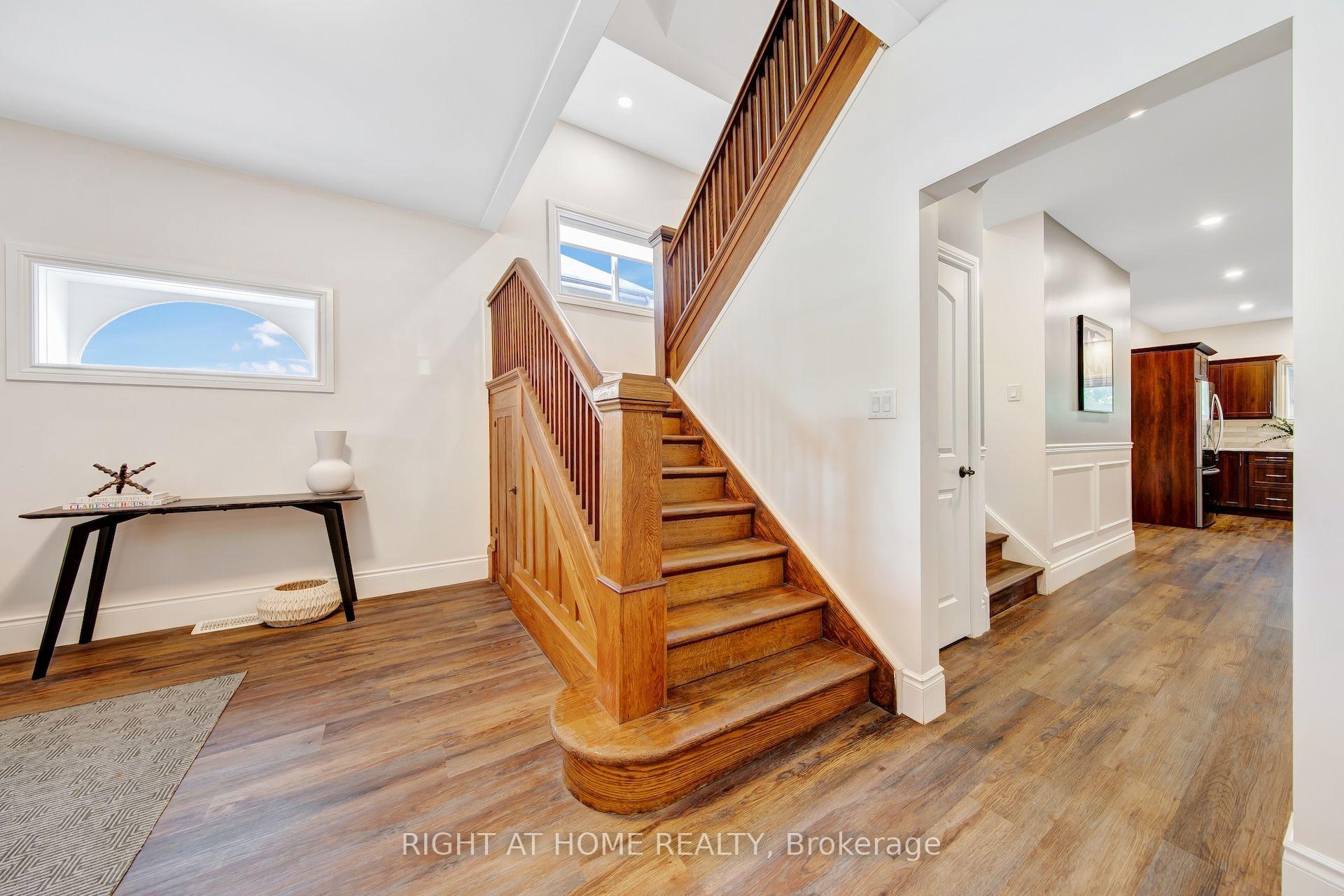 Photo 11 of 30 Willow Street N, Halton Hills, Acton — HOMEH