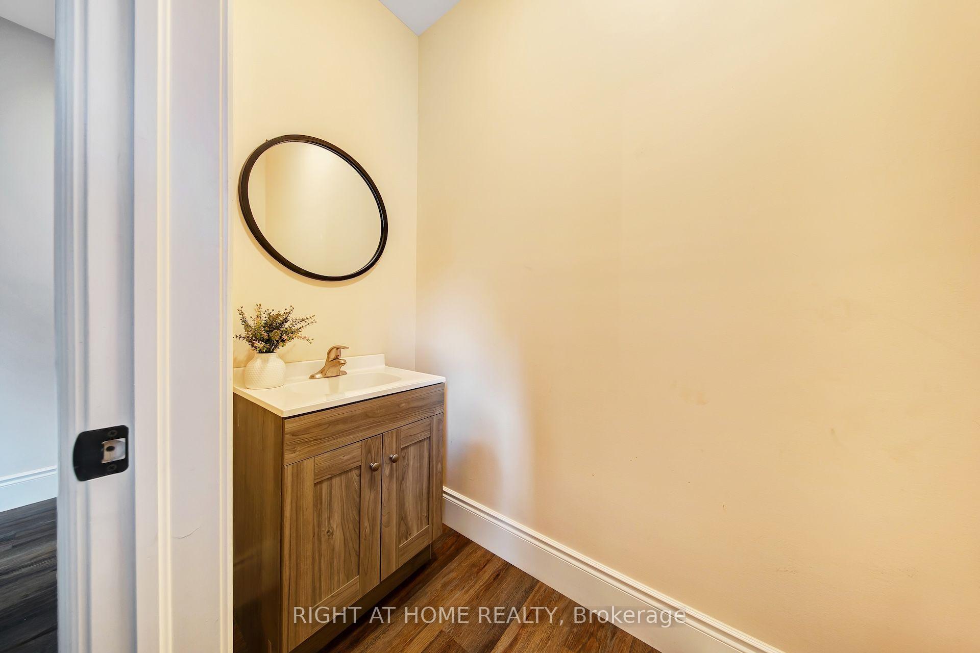 Photo 20 of 30 Willow Street N, Halton Hills, Acton — HOMEH