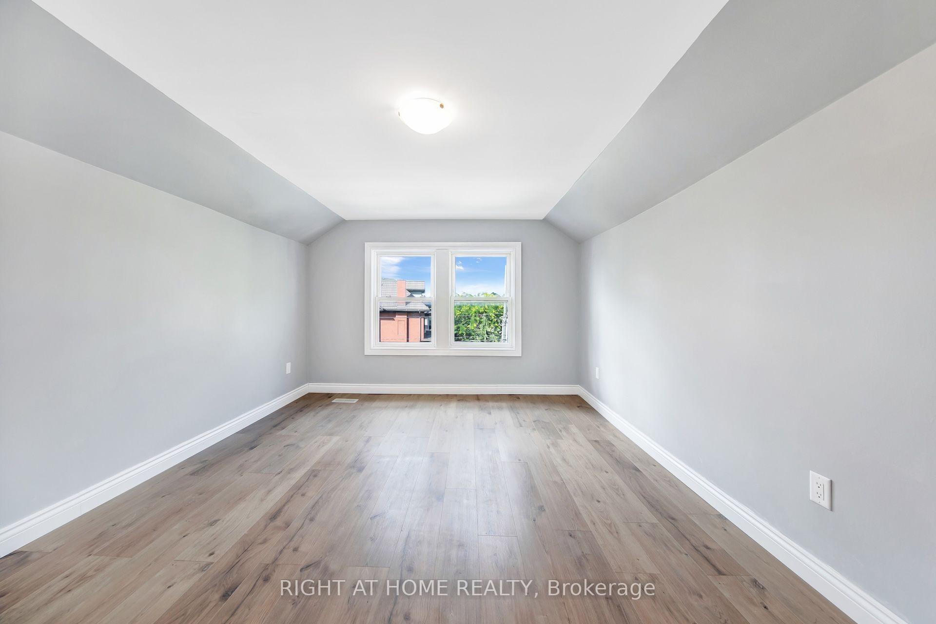Photo 41 of 30 Willow Street N, Halton Hills, Acton — HOMEH