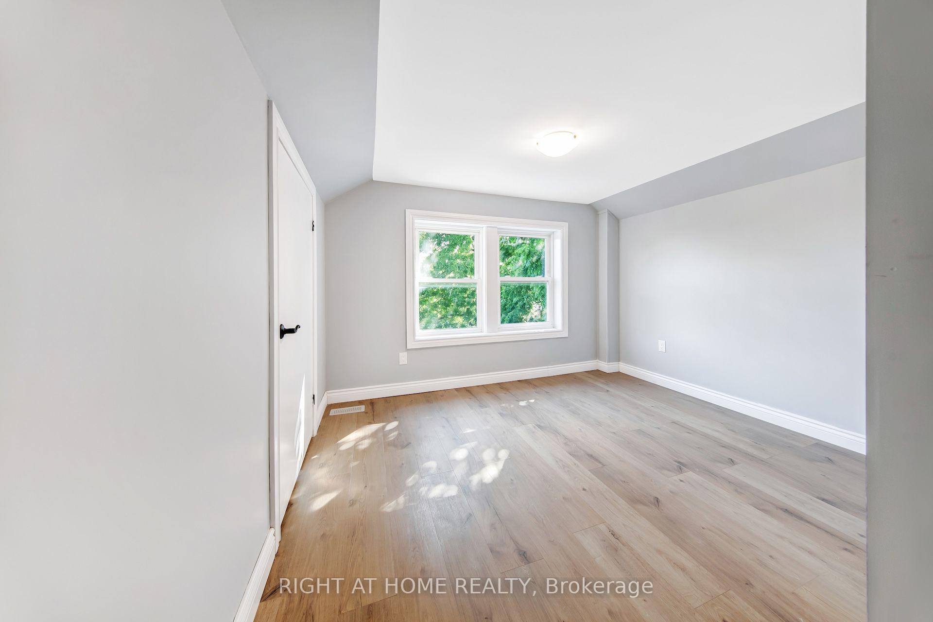 Photo 46 of 30 Willow Street N, Halton Hills, Acton — HOMEH