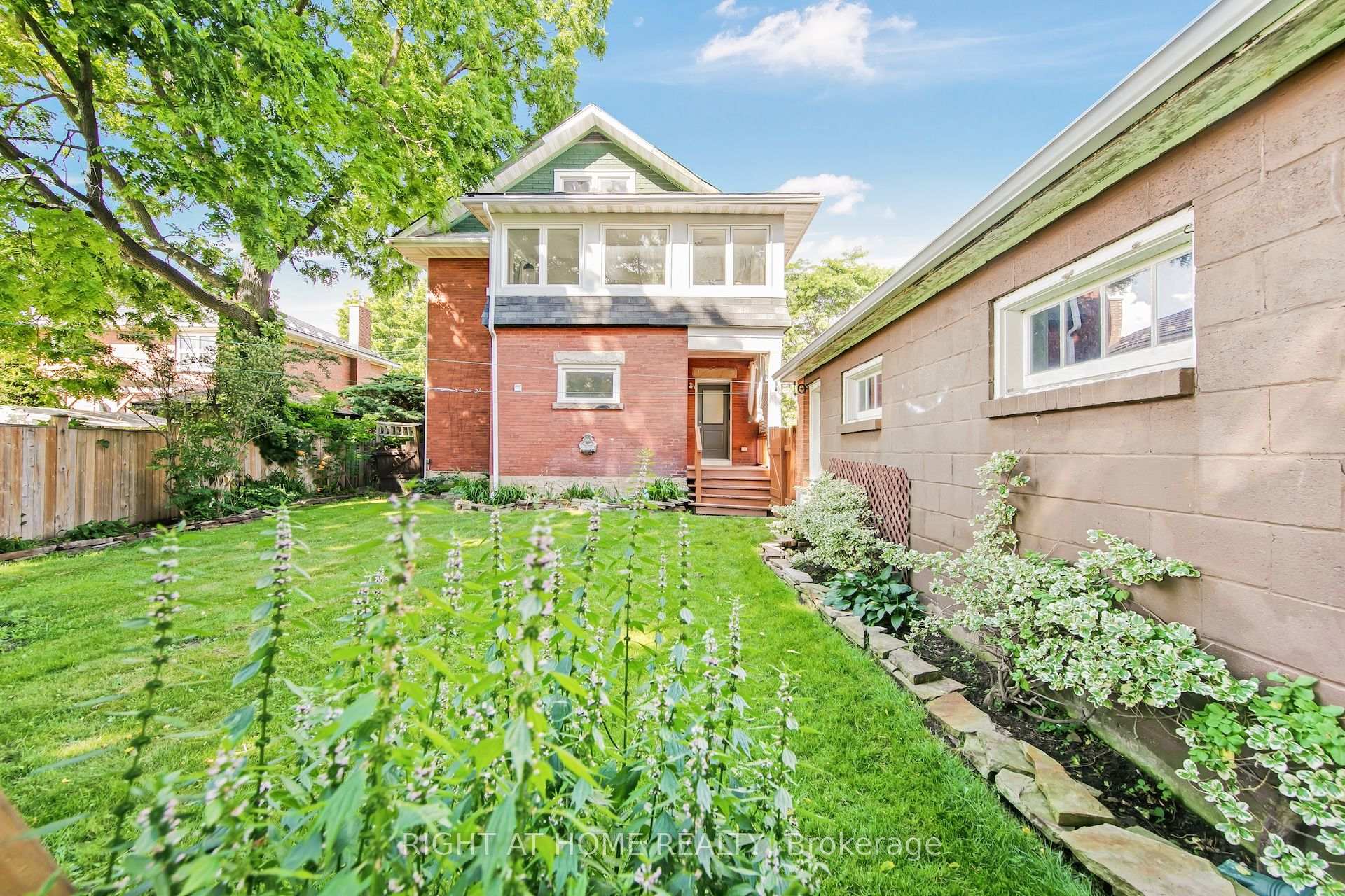 Photo 48 of 30 Willow Street N, Halton Hills, Acton — HOMEH