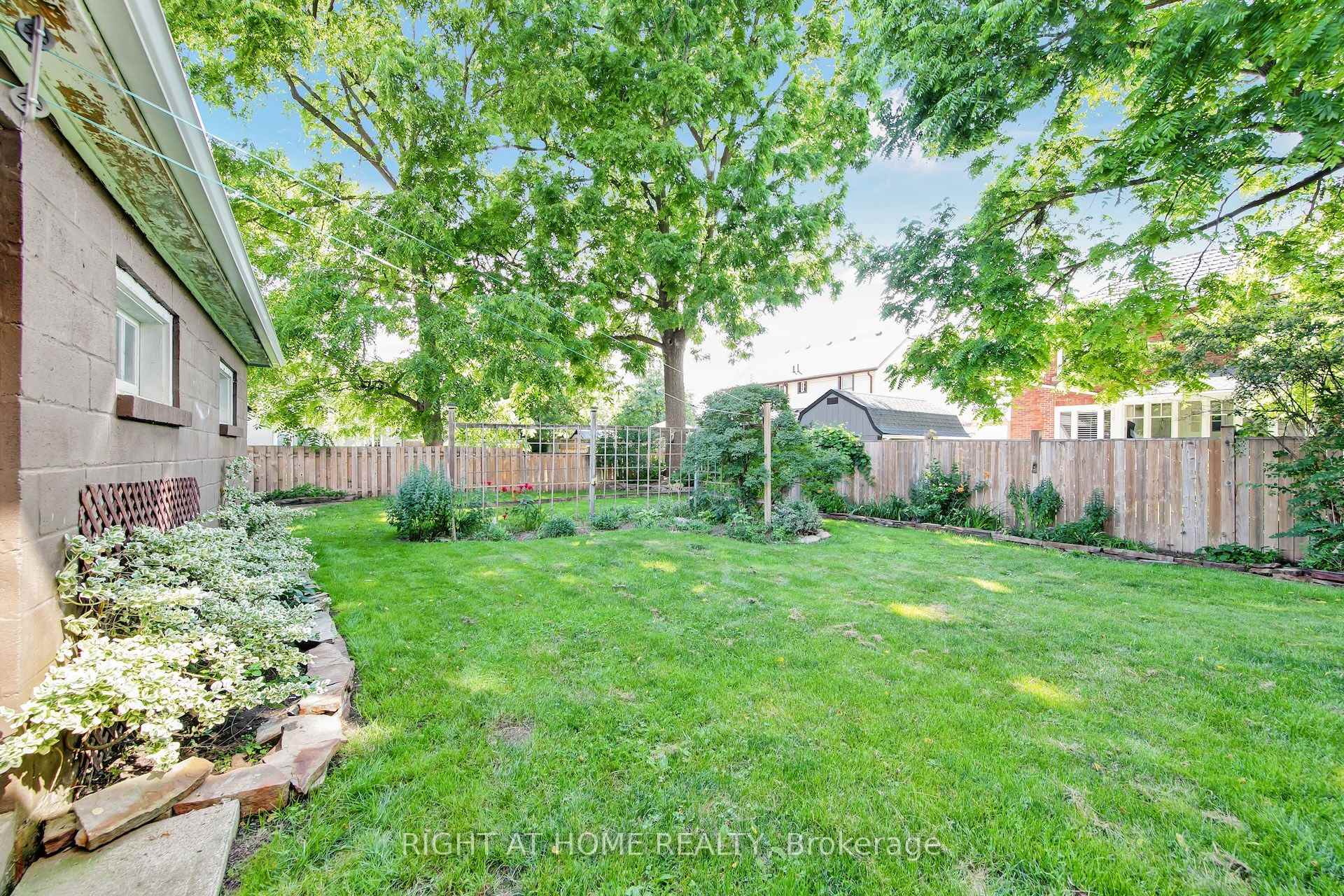 Photo 49 of 30 Willow Street N, Halton Hills, Acton — HOMEH
