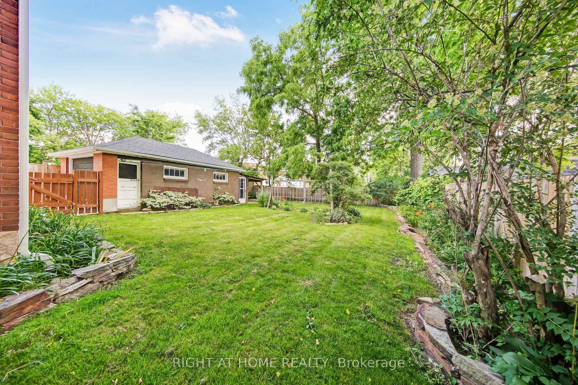 Photo 51 of 30 Willow Street N, Halton Hills, Acton — HOMEH